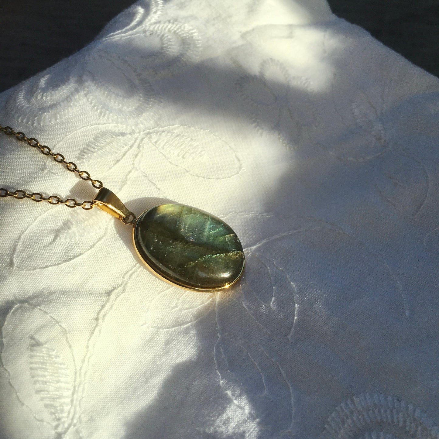 Collana Labradorite Naturale Cabochon Ovale - Acciaio Inossidabile Oro 18k - Pendente Pietra Semipreziosa - Incisione Personalizzata