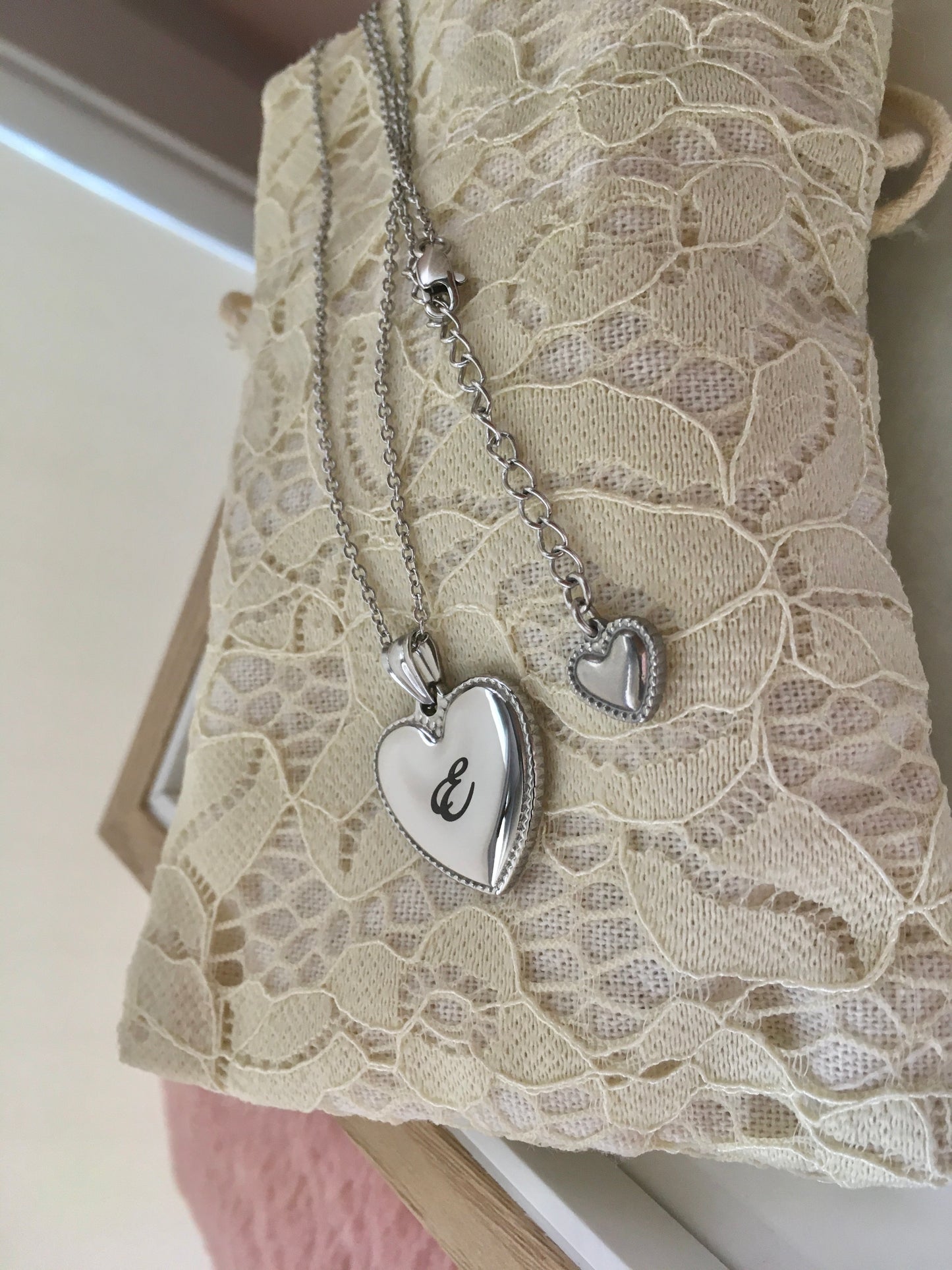Collana Ciondolo Cuore Nome Inciso Iniziale Minimalista Acciaio Inossidabile -Idea Regalo - Incisione Personalizzata