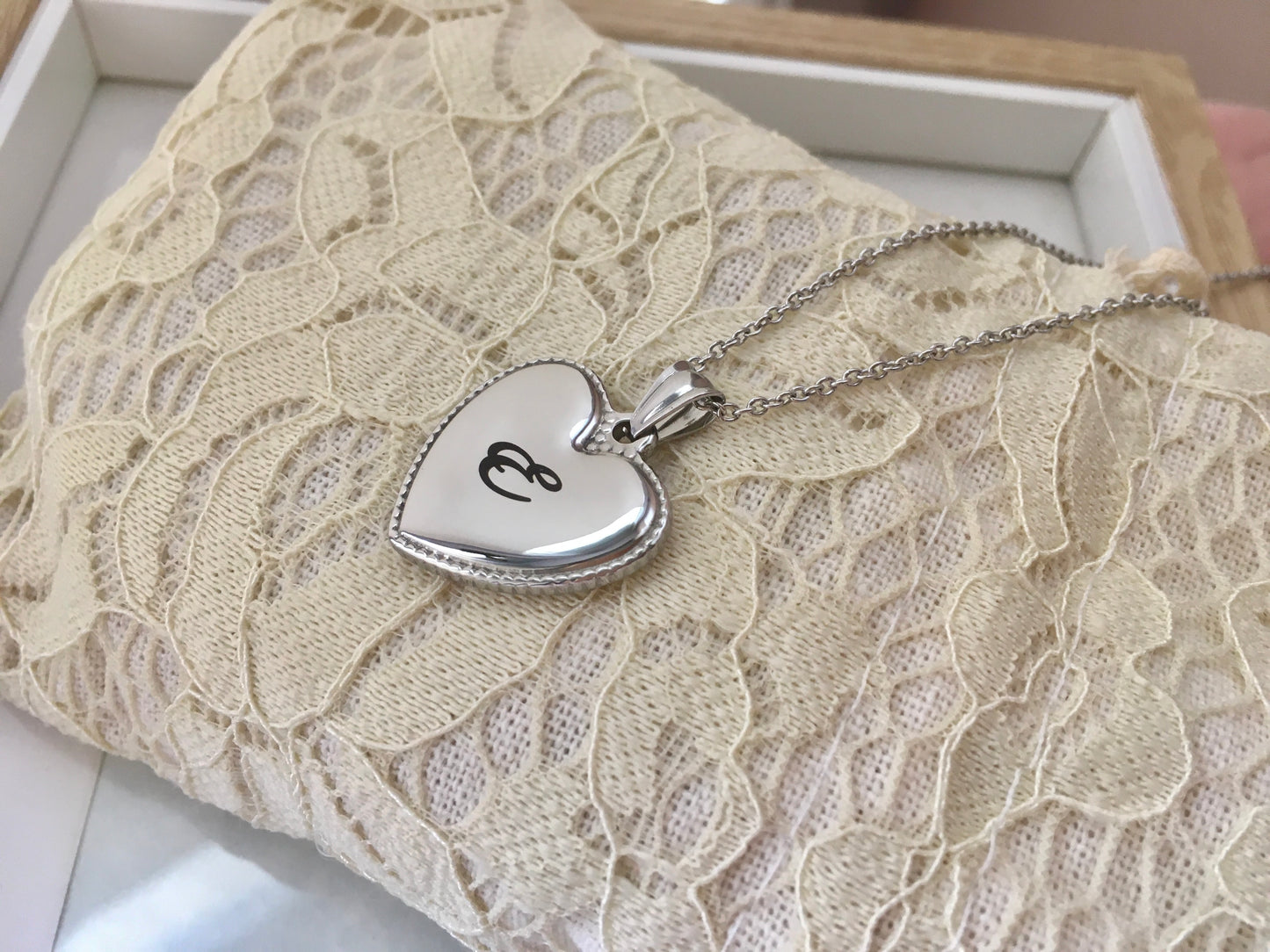 Collana Ciondolo Cuore Nome Inciso Iniziale Minimalista Acciaio Inossidabile -Idea Regalo - Incisione Personalizzata