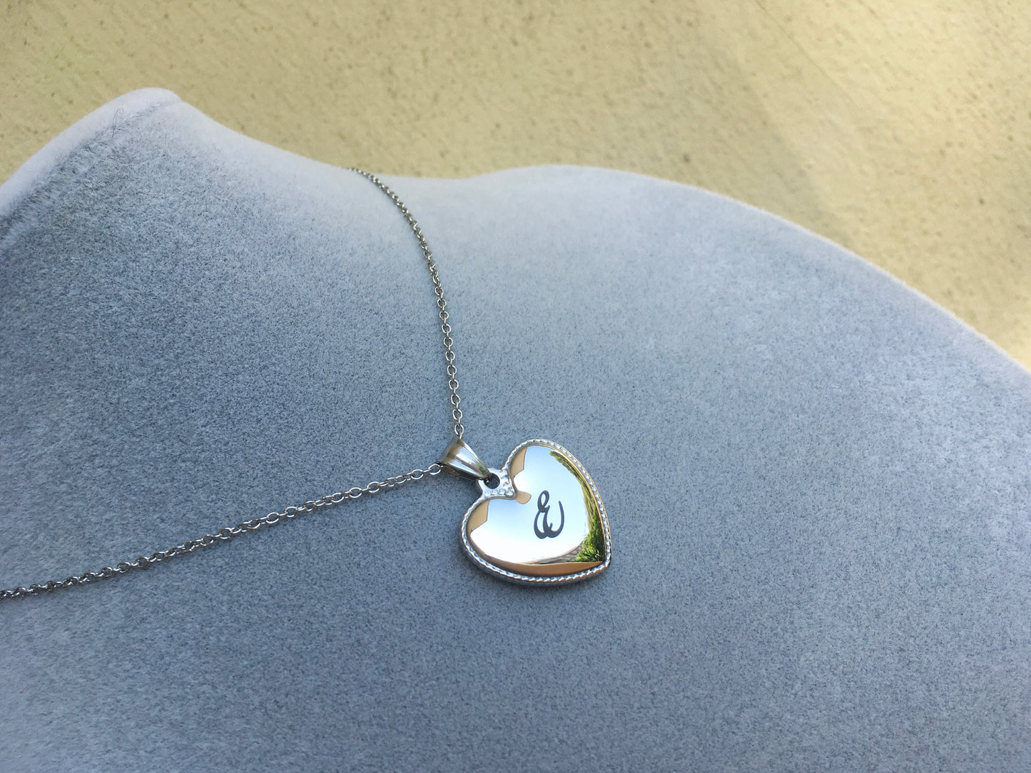 Collana Ciondolo Cuore Nome Inciso Iniziale Minimalista Acciaio Inossidabile -Idea Regalo - Incisione Personalizzata