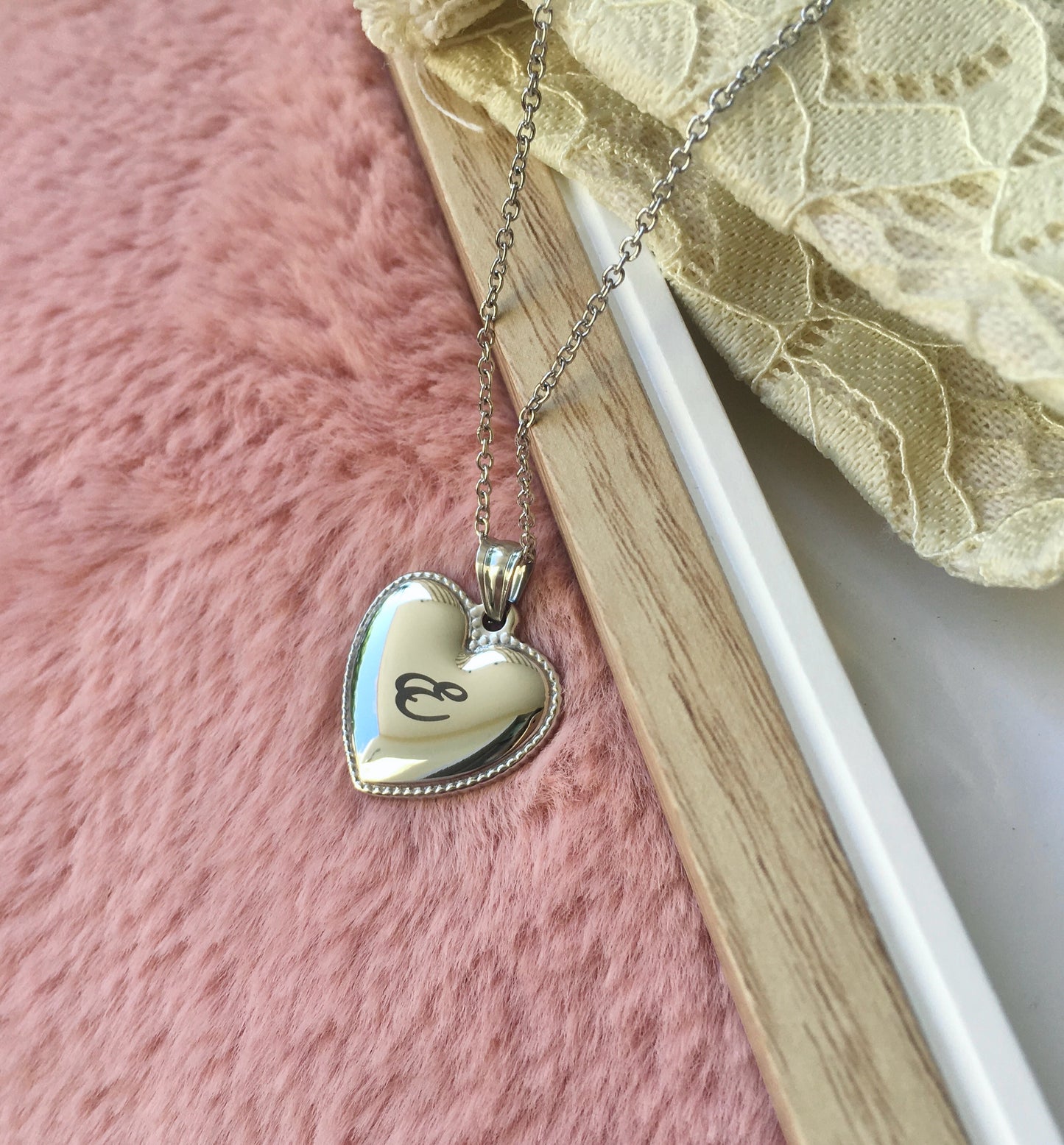 Collana Ciondolo Cuore Nome Inciso Iniziale Minimalista Acciaio Inossidabile -Idea Regalo - Incisione Personalizzata
