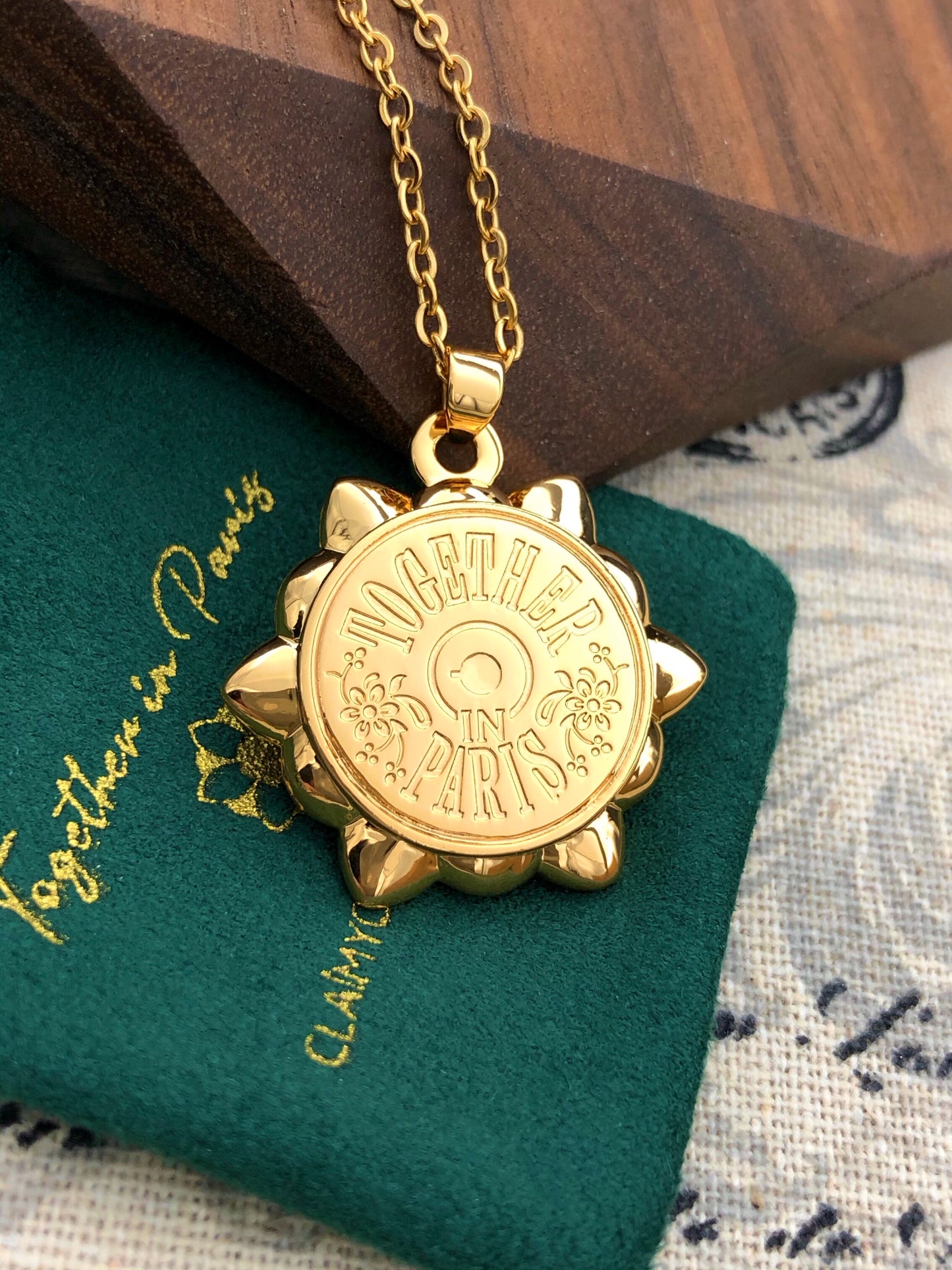 Collana Anastasia "Together in Paris" - Insieme a Parigi - Cristalli Palace Opal Green