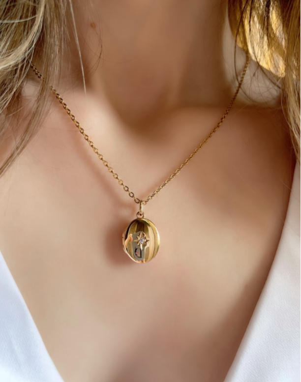Ciondolo Locket Portafoto Medaglione Ovale - Placcato Oro 16k 3 microns - Incisione Stella e Cristallo Cubic Zirconia