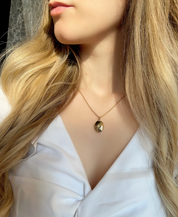 Ciondolo Locket Portafoto Medaglione Ovale - Placcato Oro 16k 3 microns - Incisione Stella e Cristallo Cubic Zirconia