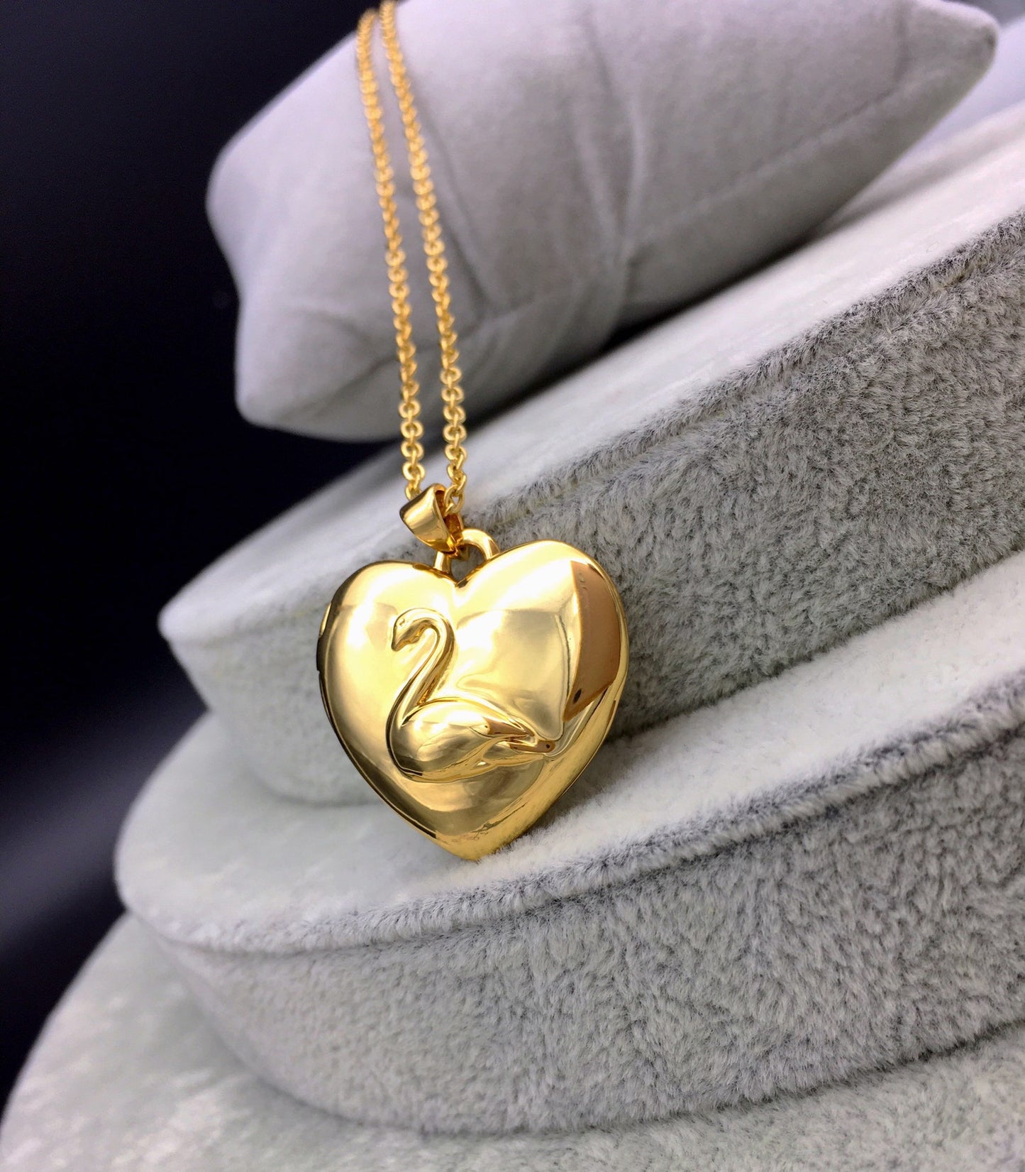 Princess Odette Necklace Openable Heart Pendant Swan The Spell of the Lake Locket Photo Frame B- GRADE