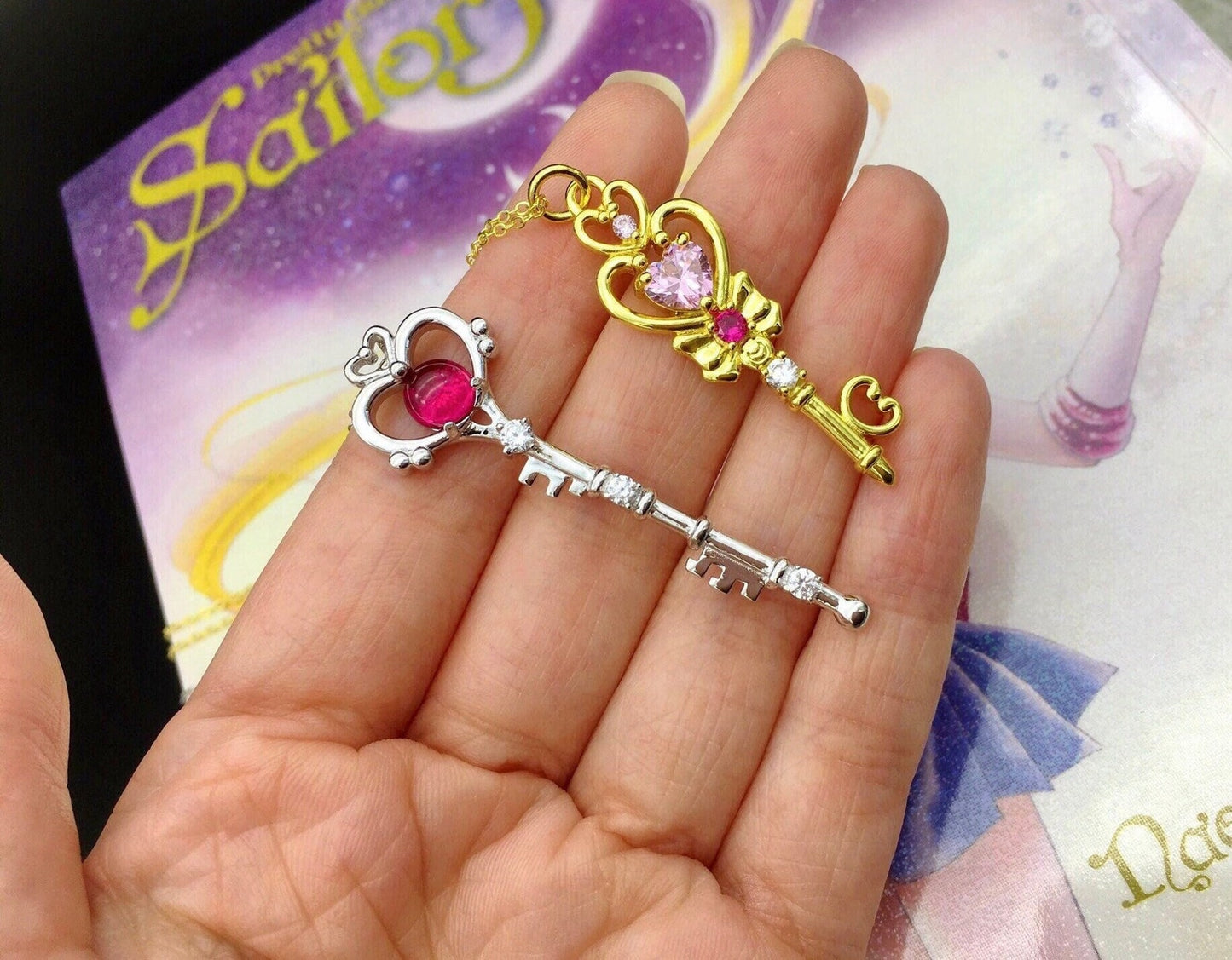 Collana Sailor Moon Chibiusa Chiave del Tempo Ciondolo Argento Sterling 925 Cristalli Cubic Zirconia