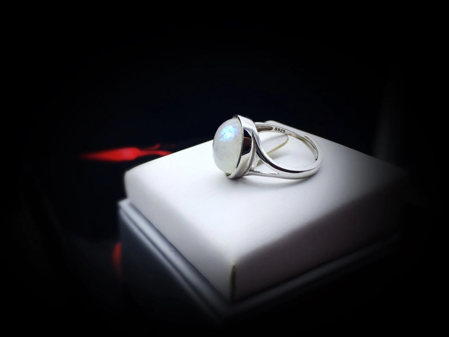 "Bella" Anello Pietra di Luna Arcobaleno in Argento Sterling 925 - Rainbow Moonstone Ring
