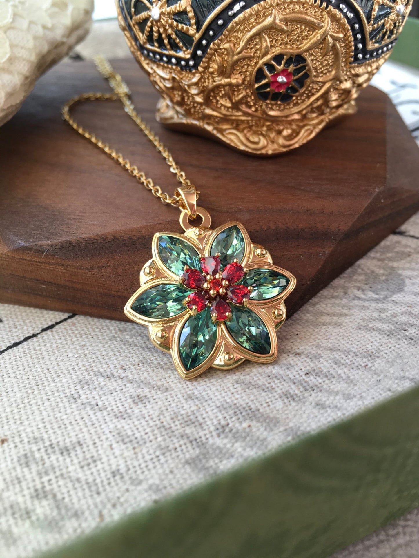 Collana Anastasia "Together in Paris" - Insieme a Parigi - Cristalli Verde Erinite Vintage