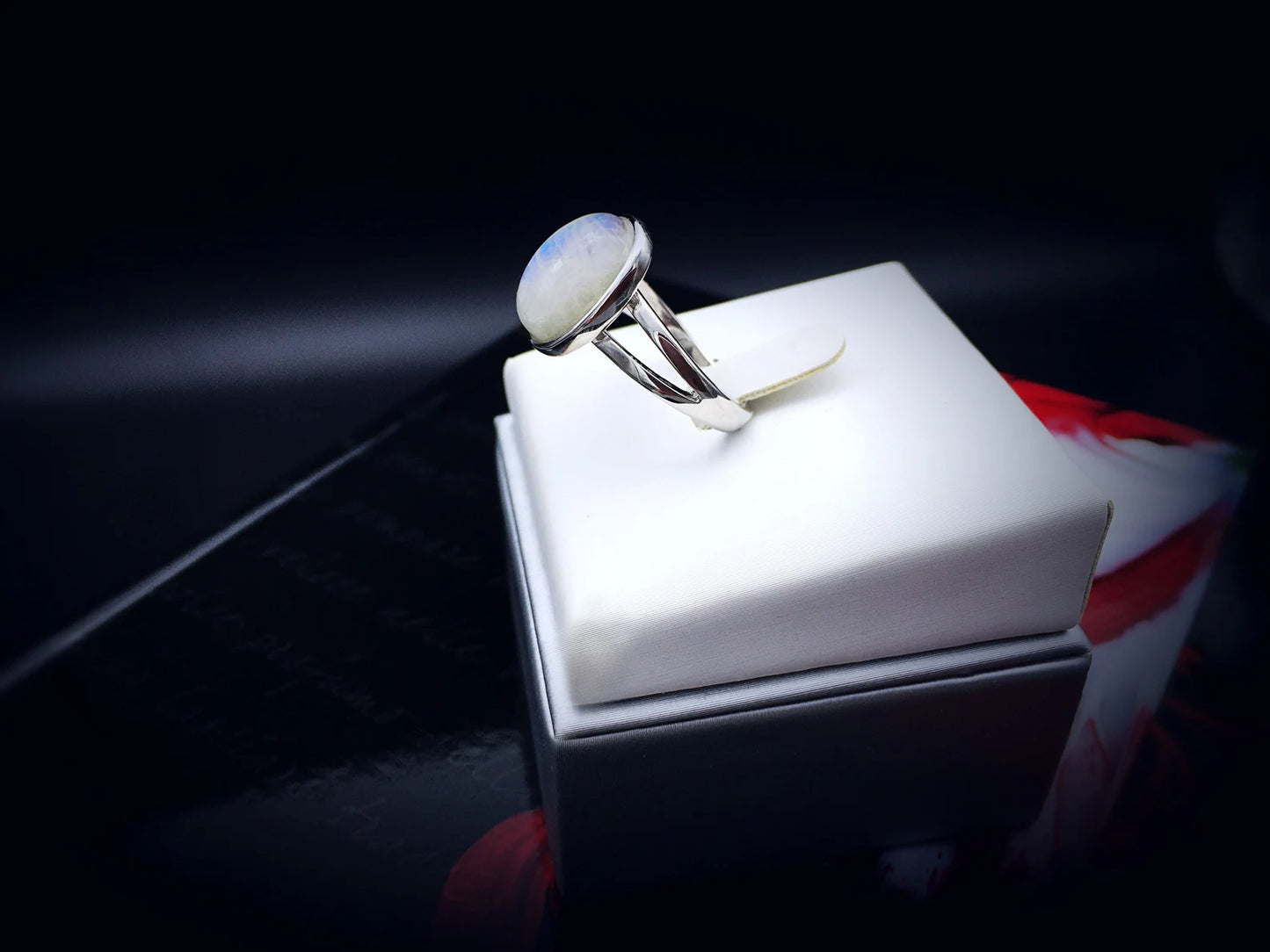 "Bella" Anello Pietra di Luna Arcobaleno in Argento Sterling 925 - Rainbow Moonstone Ring