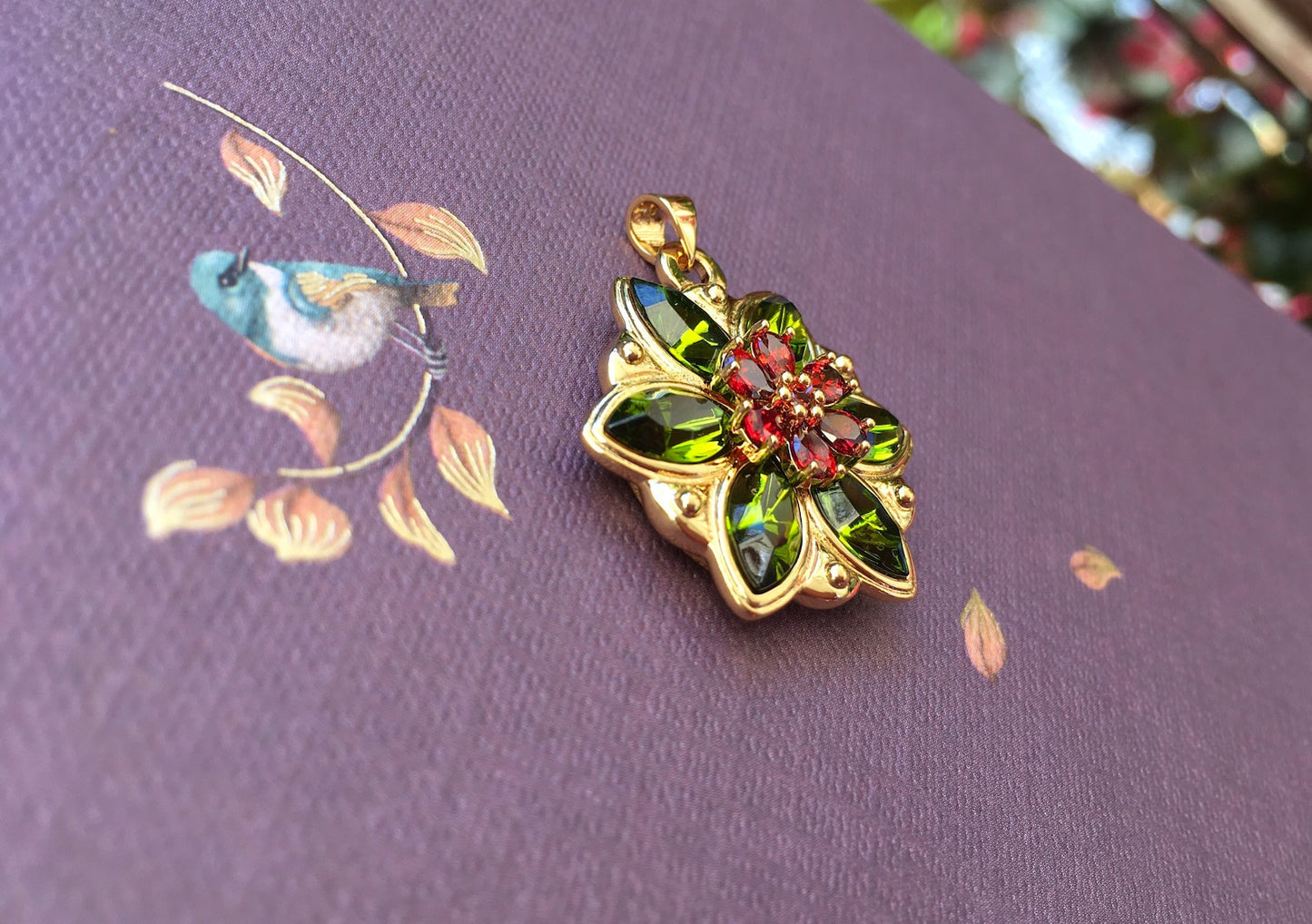 Collana Anastasia "Together in Paris" - Insieme a Parigi - Cristalli Verde Olivine