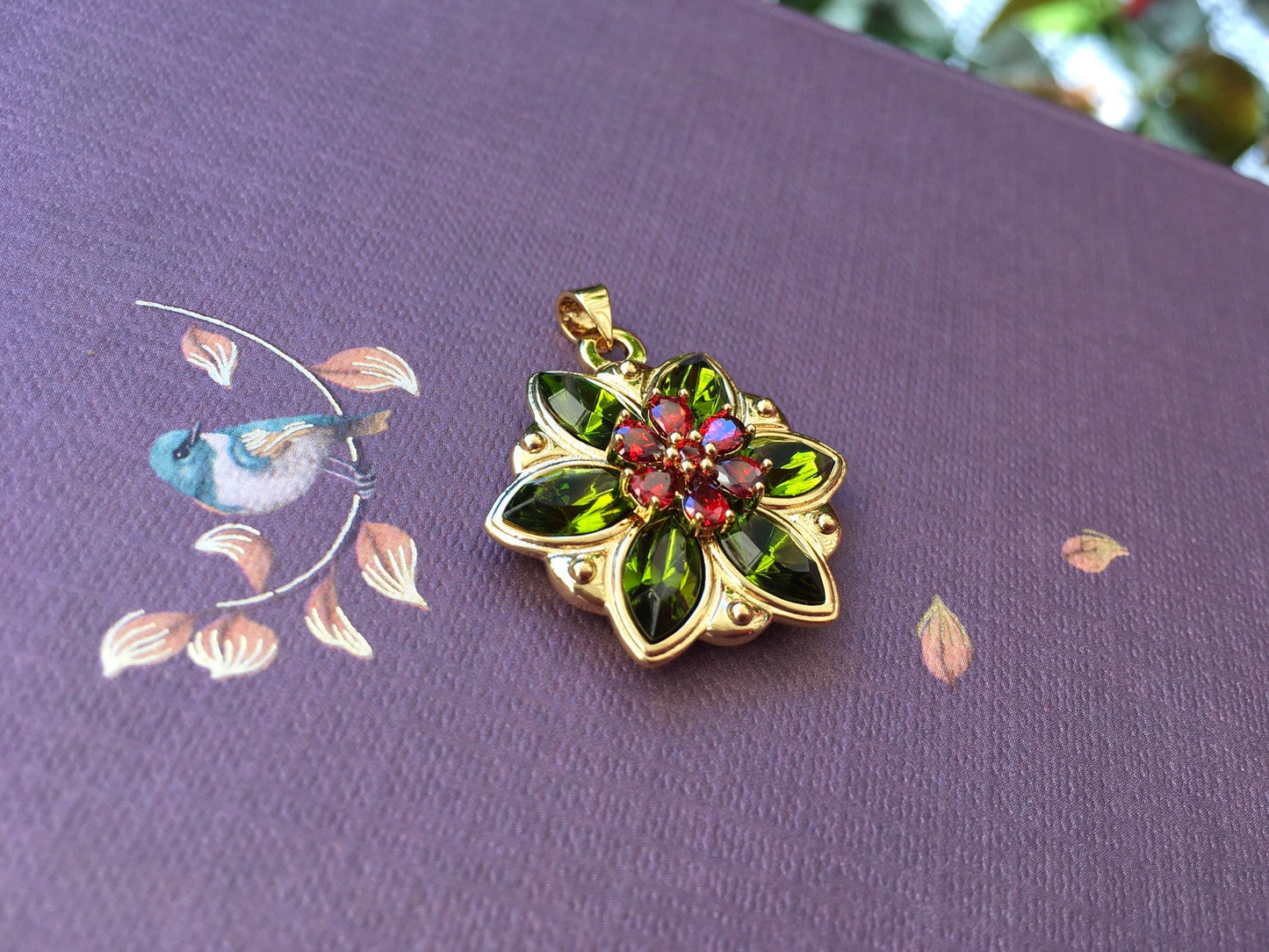Collana Anastasia "Together in Paris" - Insieme a Parigi - Cristalli Verde Olivine