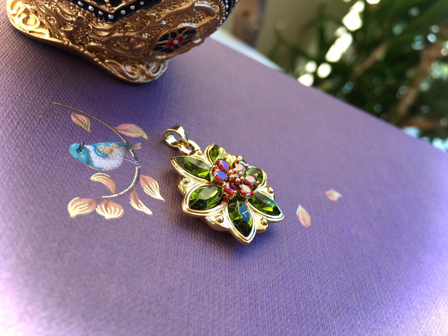 Collana Anastasia "Together in Paris" - Insieme a Parigi - Cristalli Verde Olivine