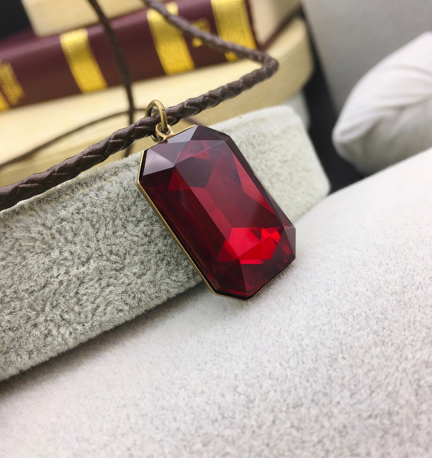 Collana Morfeo Sogno Pendente Ottagono Ottone con Cristallo Rosso Siam Vetro Aurora
