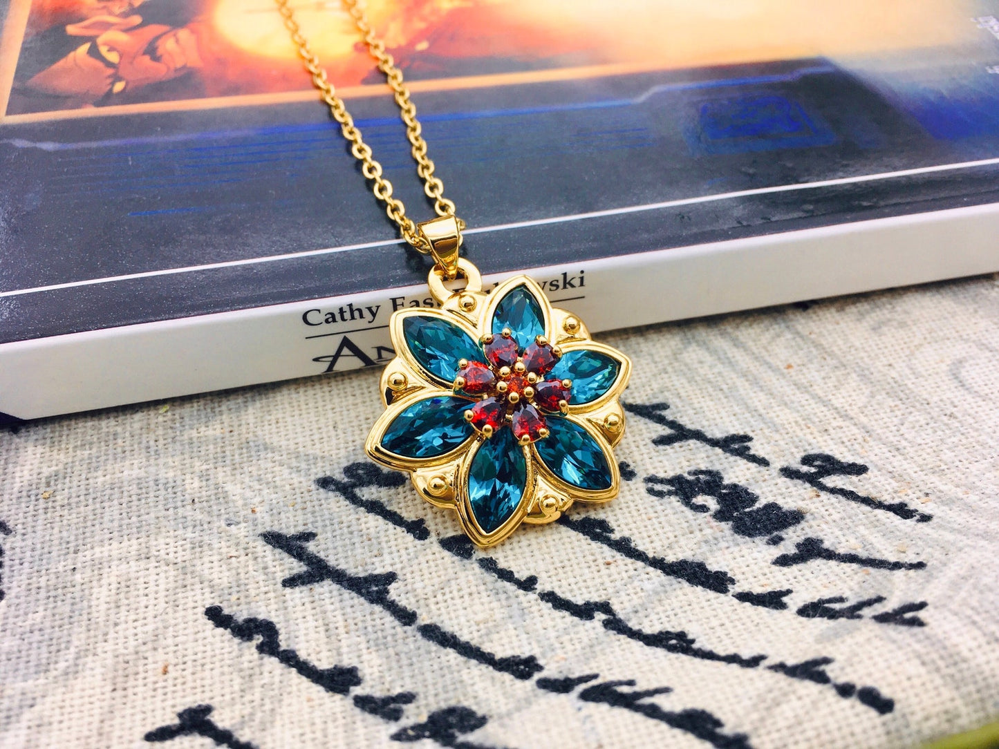 Collana Anastasia "Together in Paris" - Insieme a Parigi - Cristalli Blu Indicolite