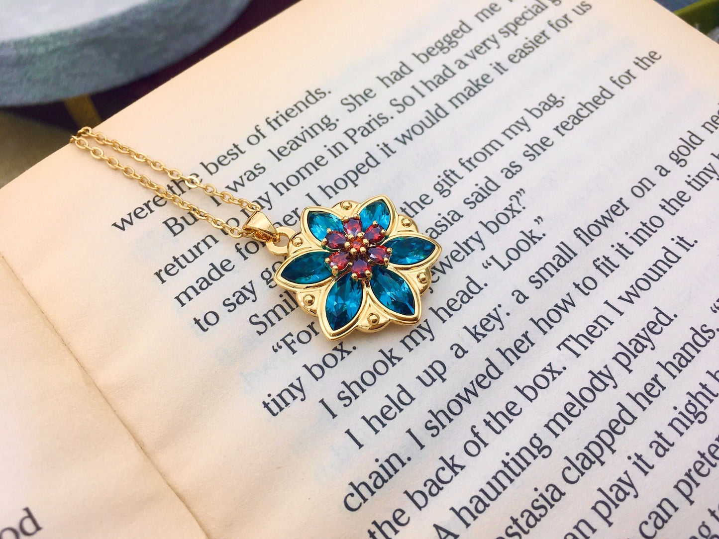 Collana Anastasia "Together in Paris" - Insieme a Parigi - Cristalli Blu Indicolite