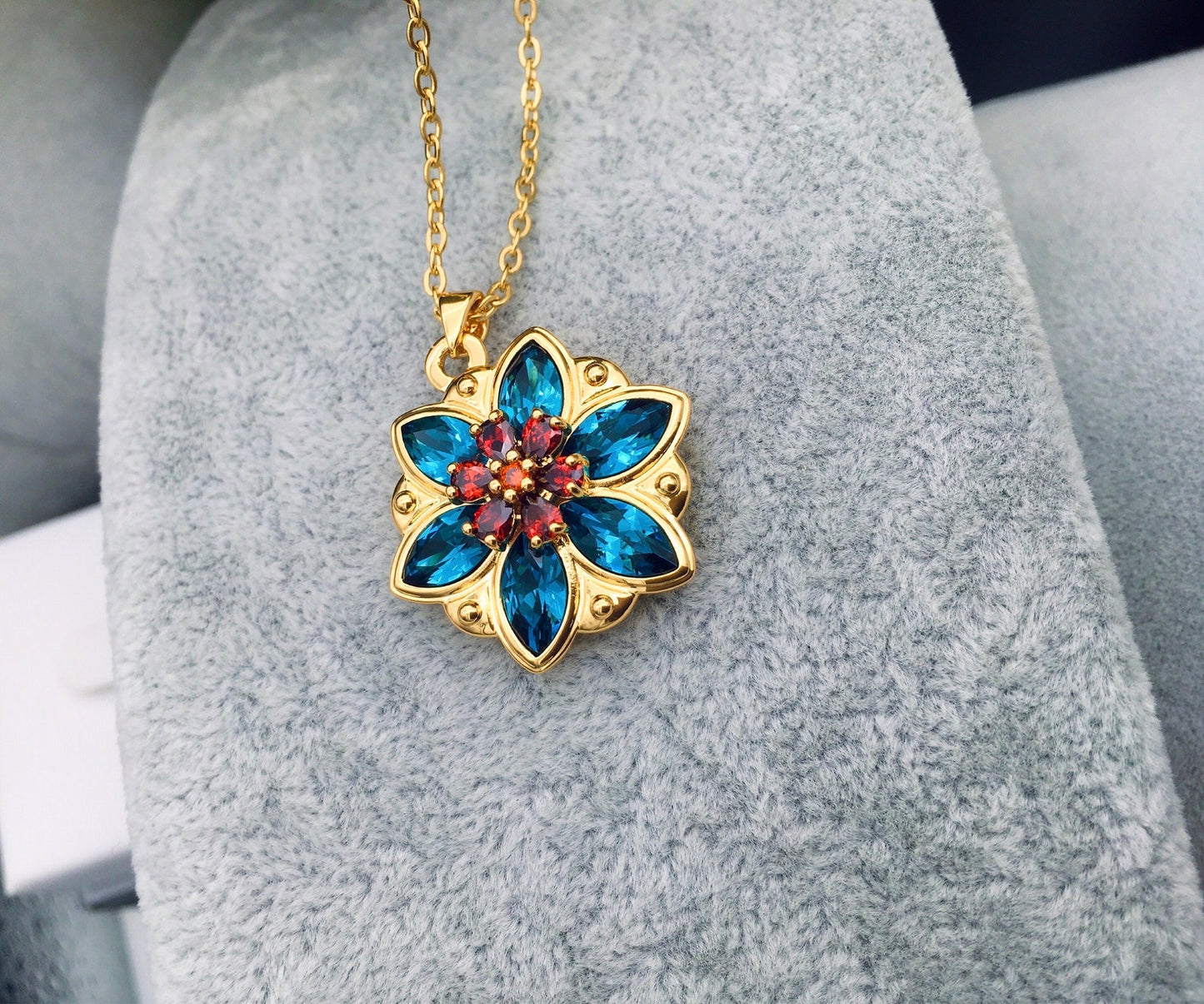 Collana Anastasia "Together in Paris" - Insieme a Parigi - Cristalli Blu Indicolite