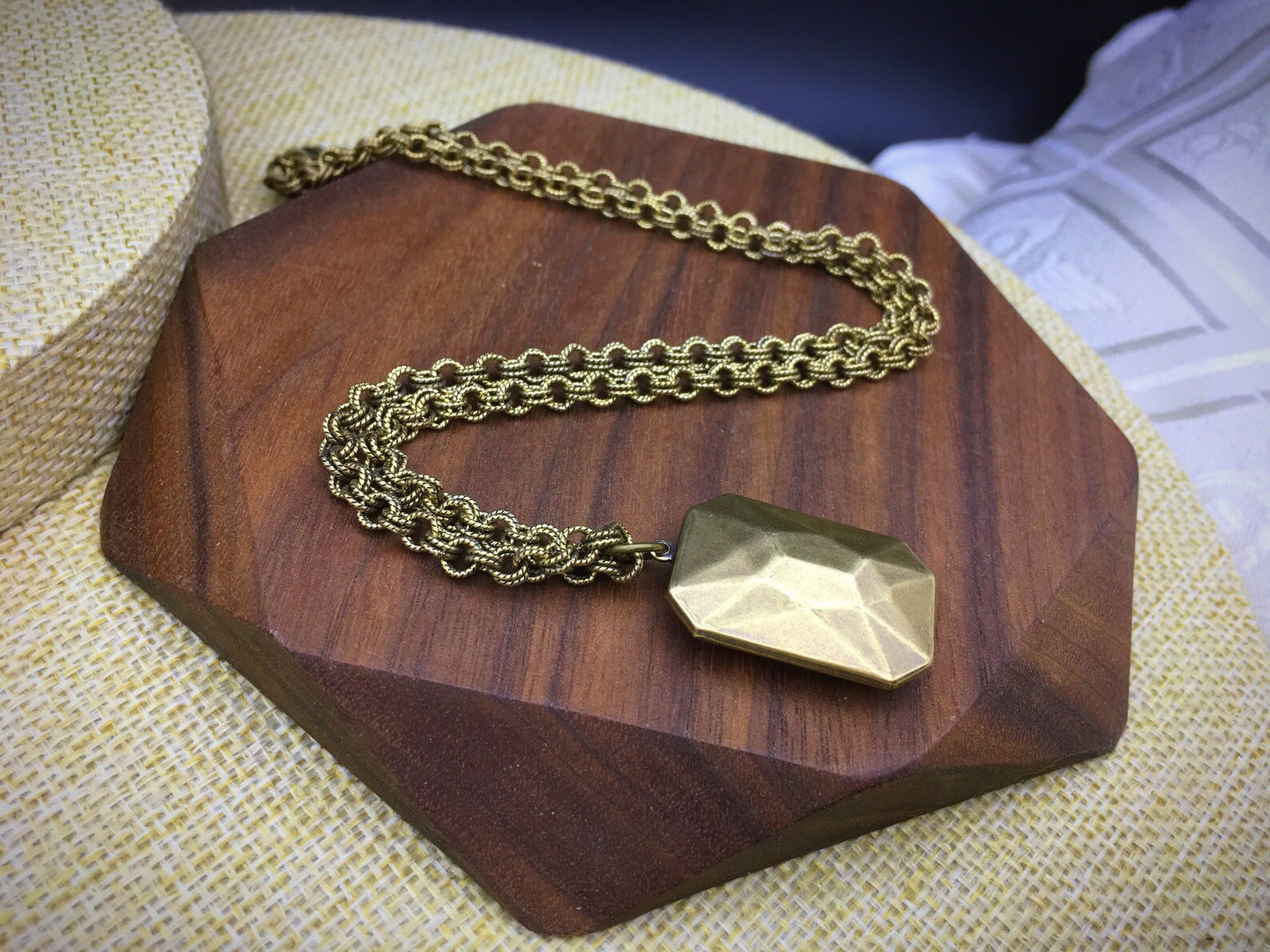 Collana Morfeo Sogno Pendente Ottagono Ottone con Cristallo Rosso Siam Vetro Aurora