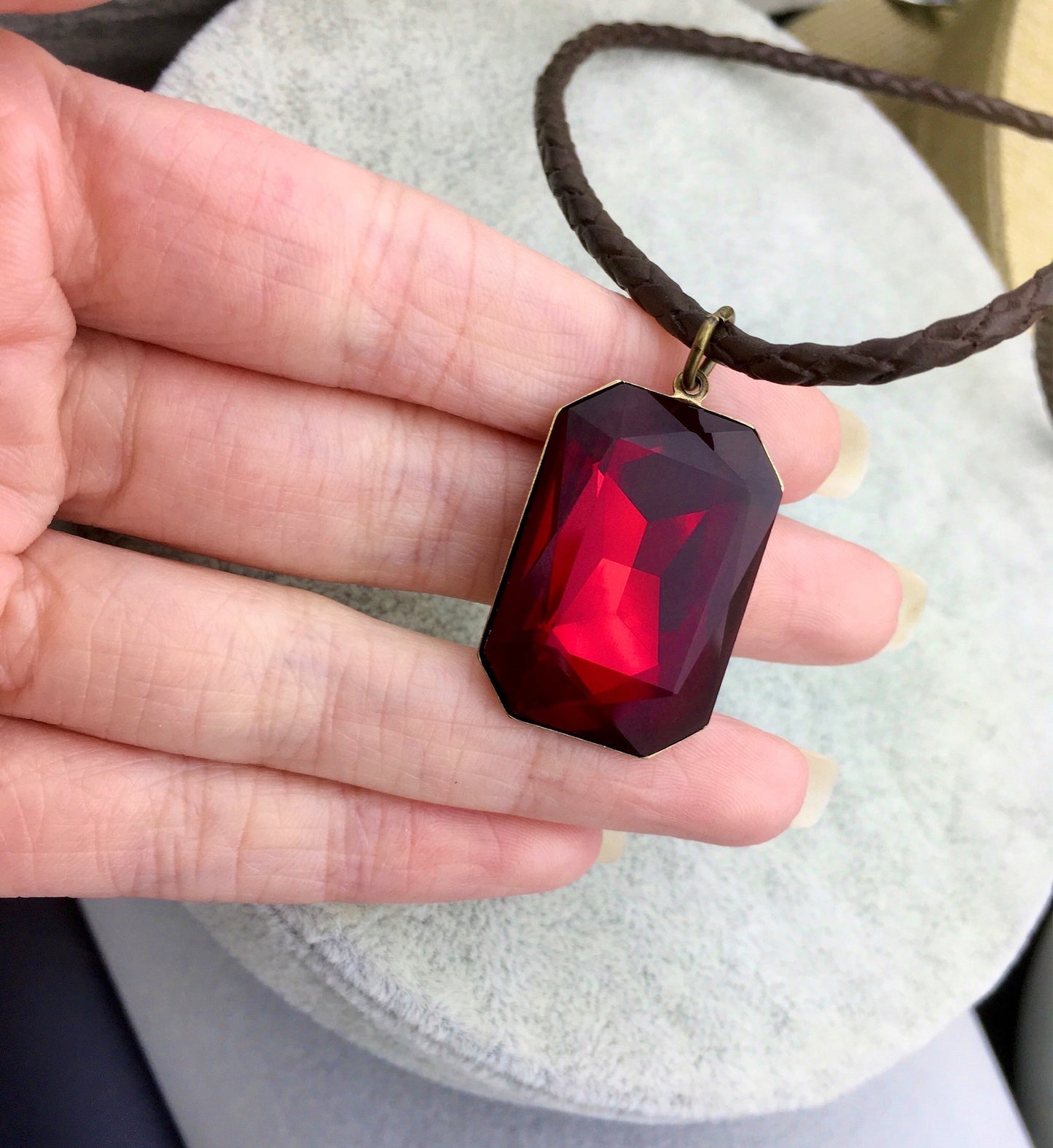 Collana Morfeo Sogno Pendente Ottagono Ottone con Cristallo Rosso Siam Vetro Aurora