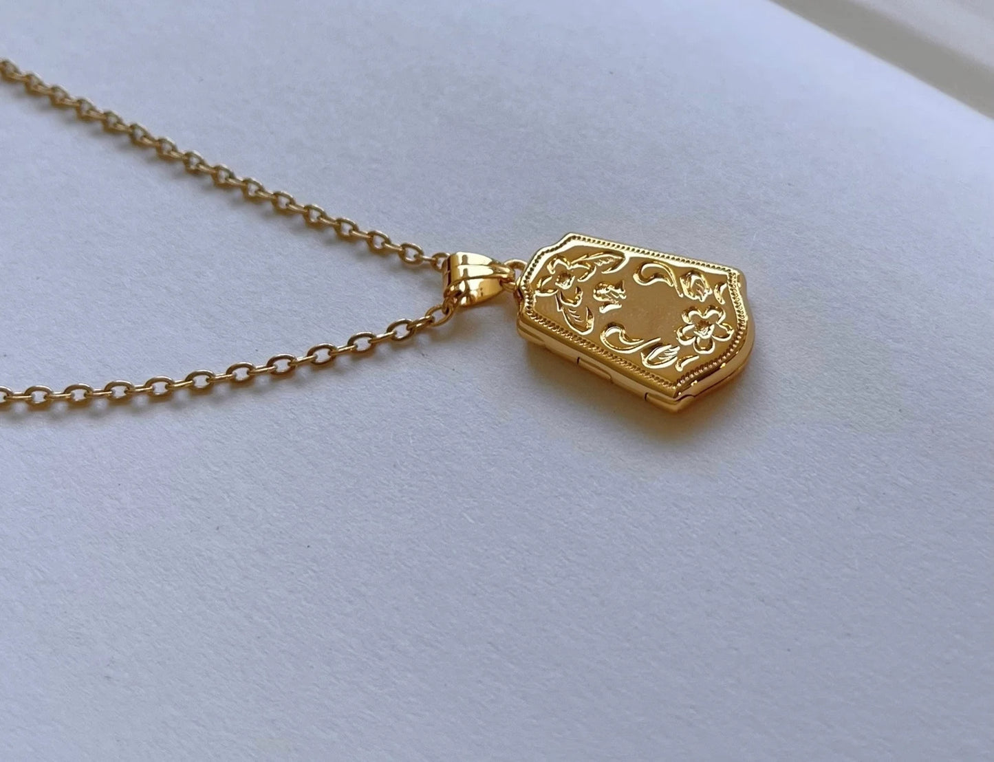 Collana Sabrina Spellman con Ciondolo Portafoto Locket Apribile