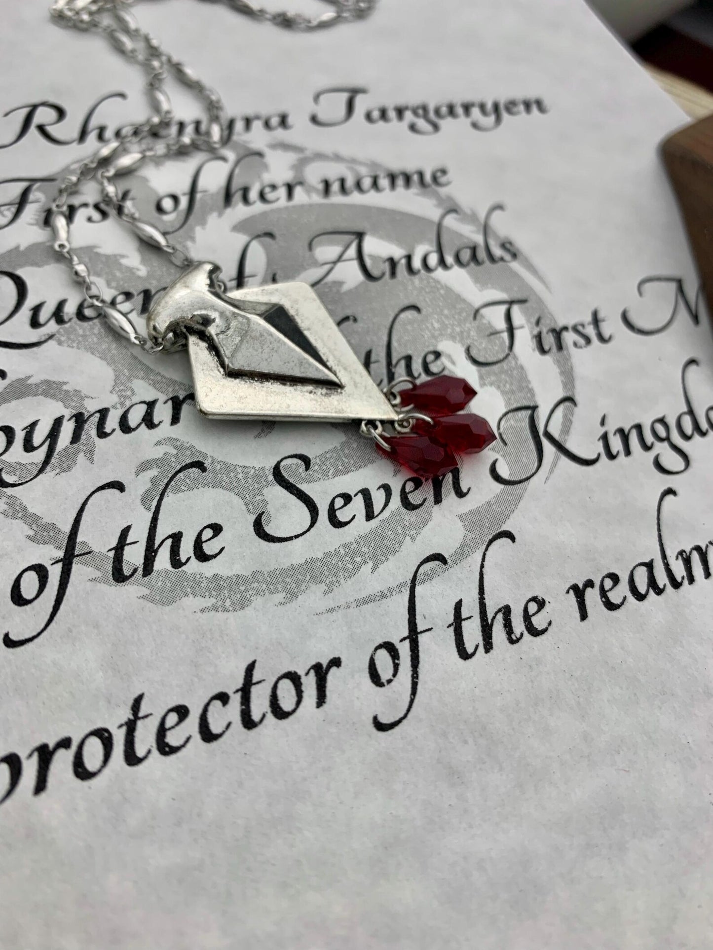 Collana Rhaneyra Targaryen Regina dei Draghi - Cristalli Goccia Rosso Siam