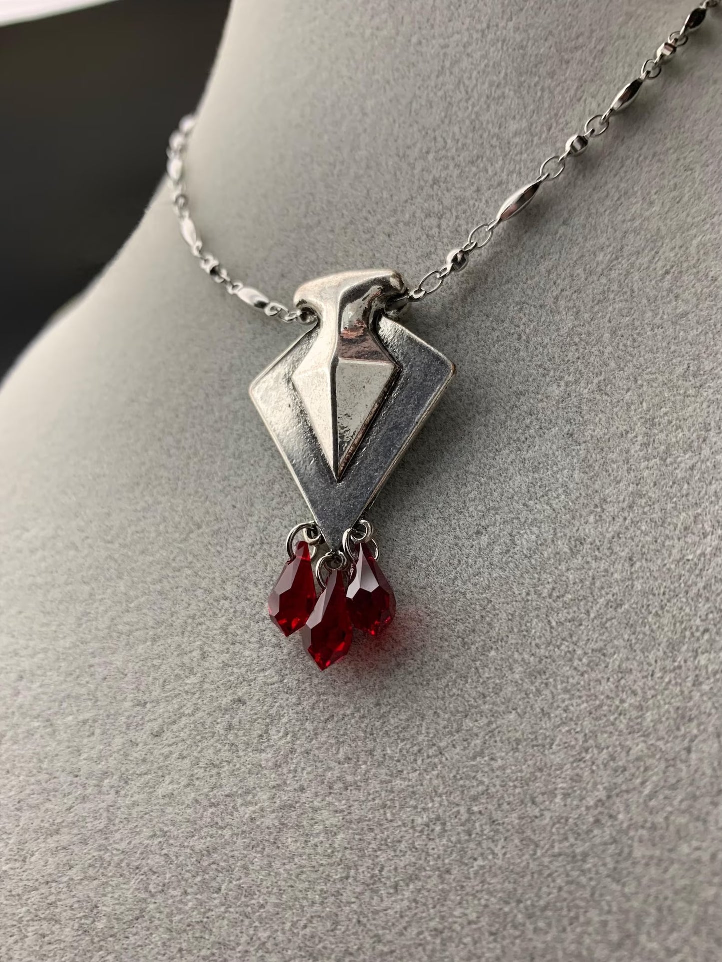 Collana Rhaneyra Targaryen Regina dei Draghi - Cristalli Goccia Rosso Siam