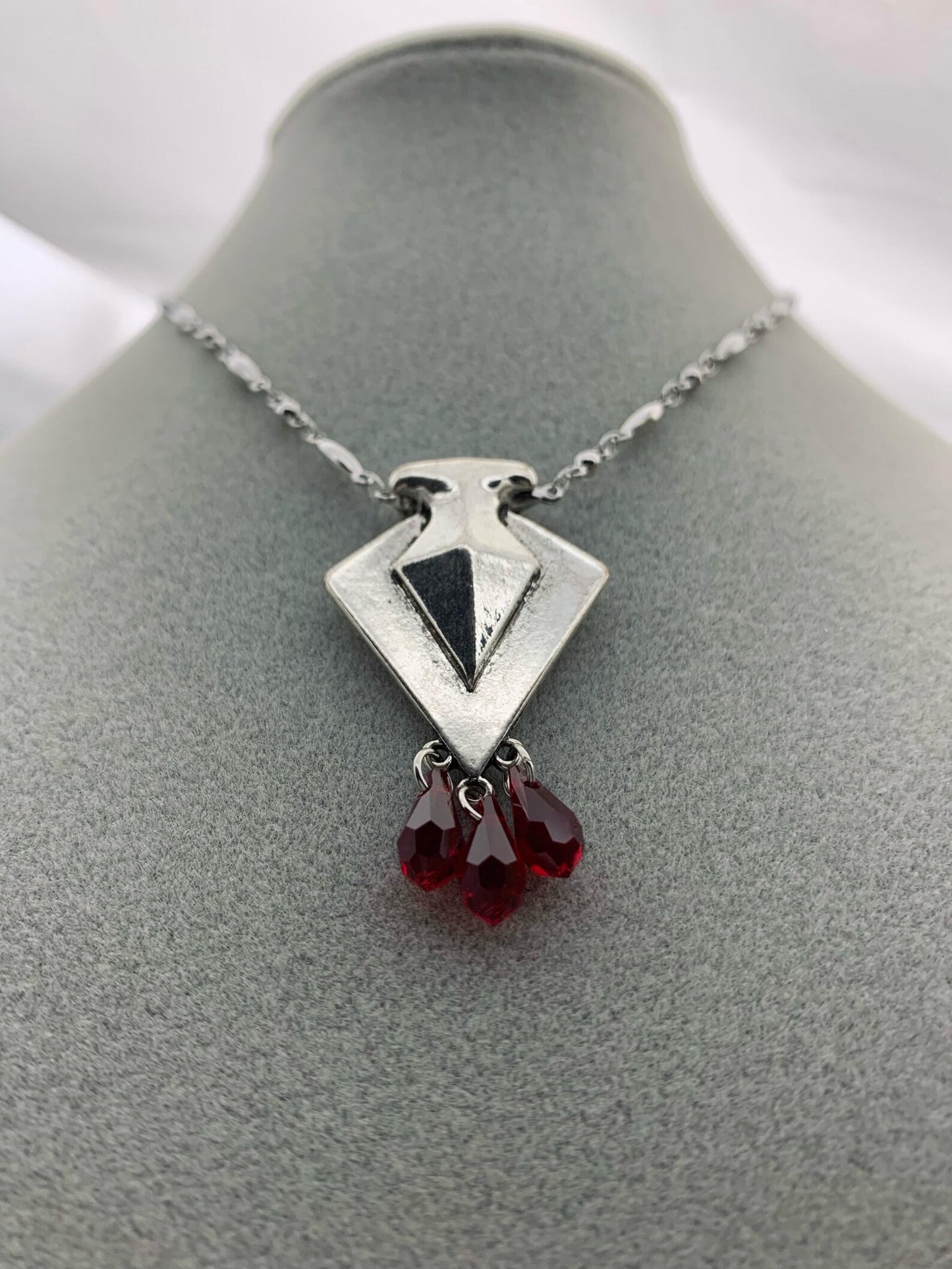 Collana Rhaneyra Targaryen Regina dei Draghi - Cristalli Goccia Rosso Siam