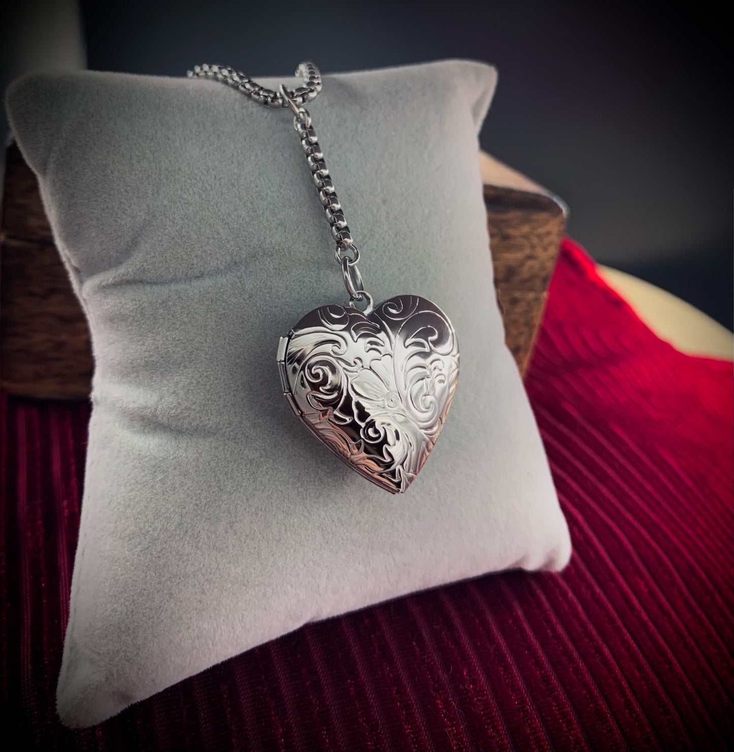Collana Ellen Medaglione Cuore Nosferatu - Ciondolo Portafoto Locket Gotico - Acciaio Inossidabile - Incisione Gratuita