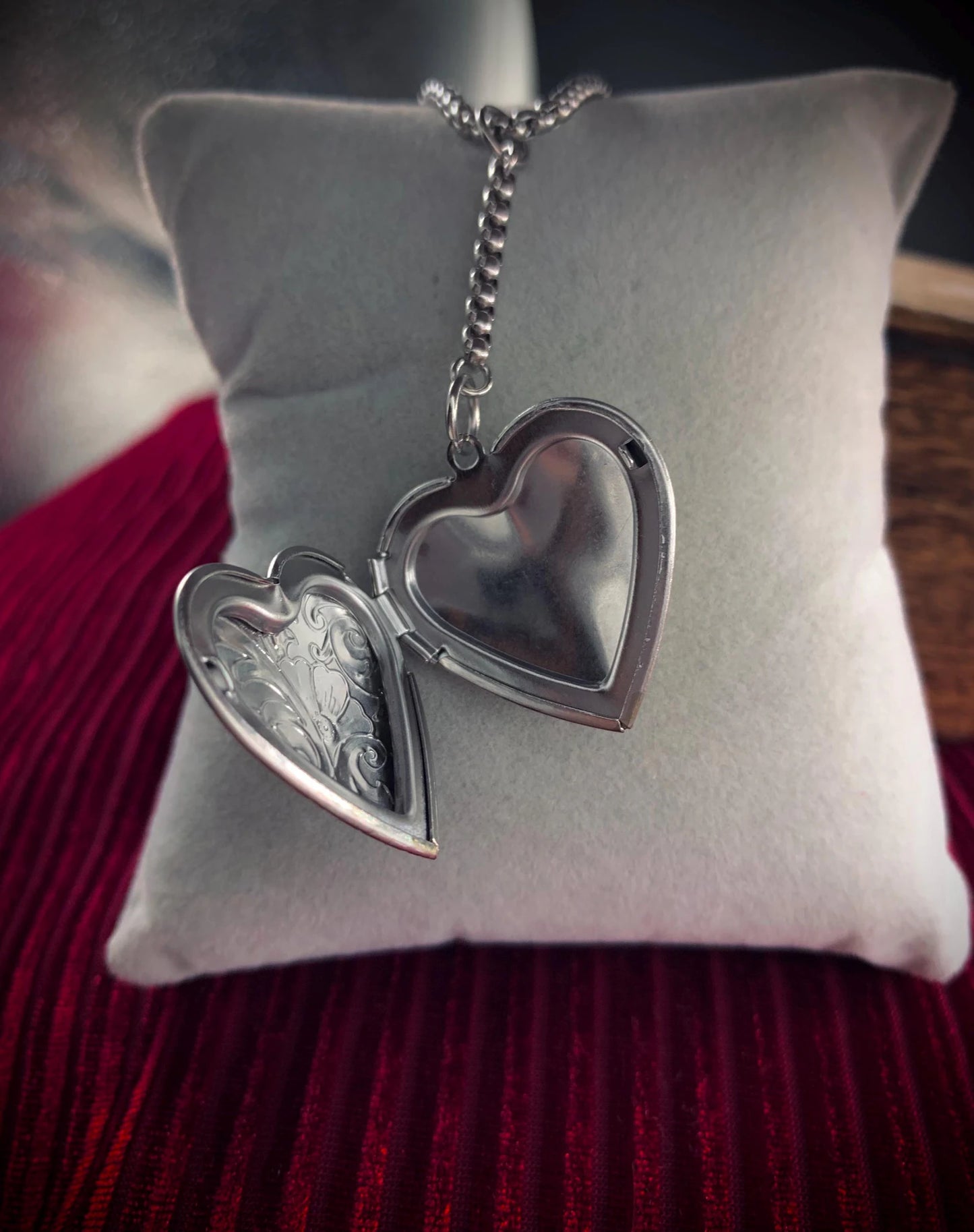 Collana Ellen Medaglione Cuore Nosferatu - Ciondolo Portafoto Locket Gotico - Acciaio Inossidabile - Incisione Gratuita