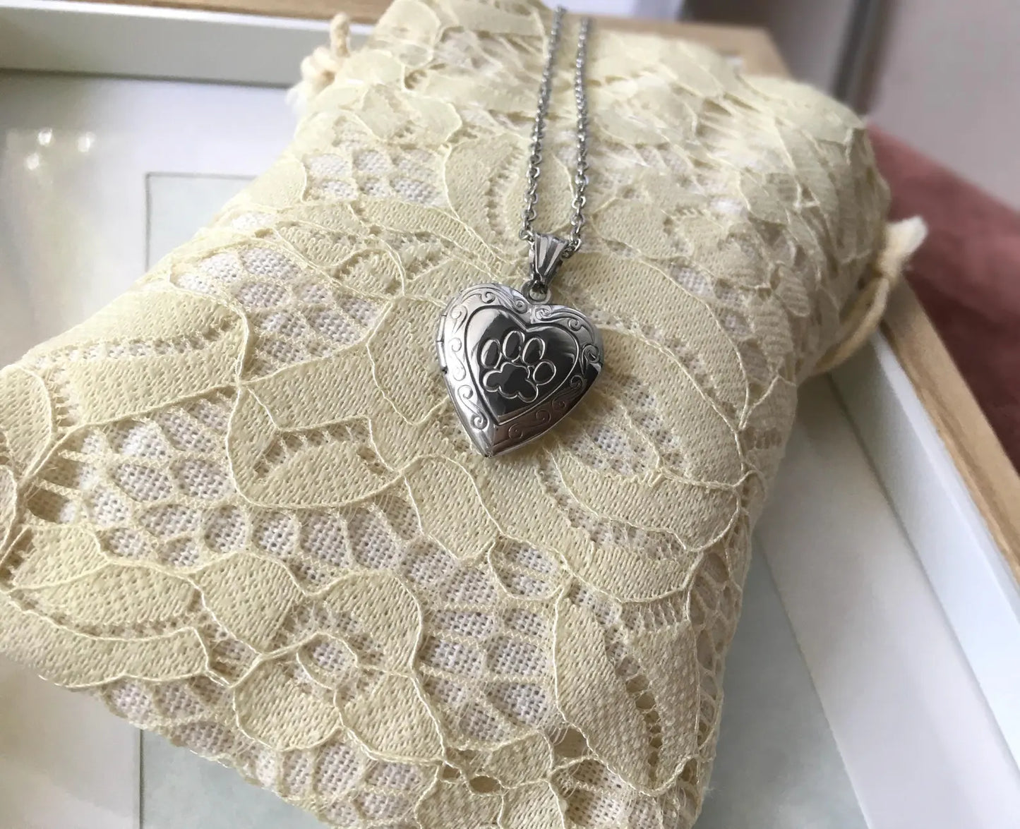 Collana Ciondolo Portafoto Cuore Zampa Paw - Acciaio Inossidabile - Commemorativo Animali Domestici Impronta con Incisione Personalizzata