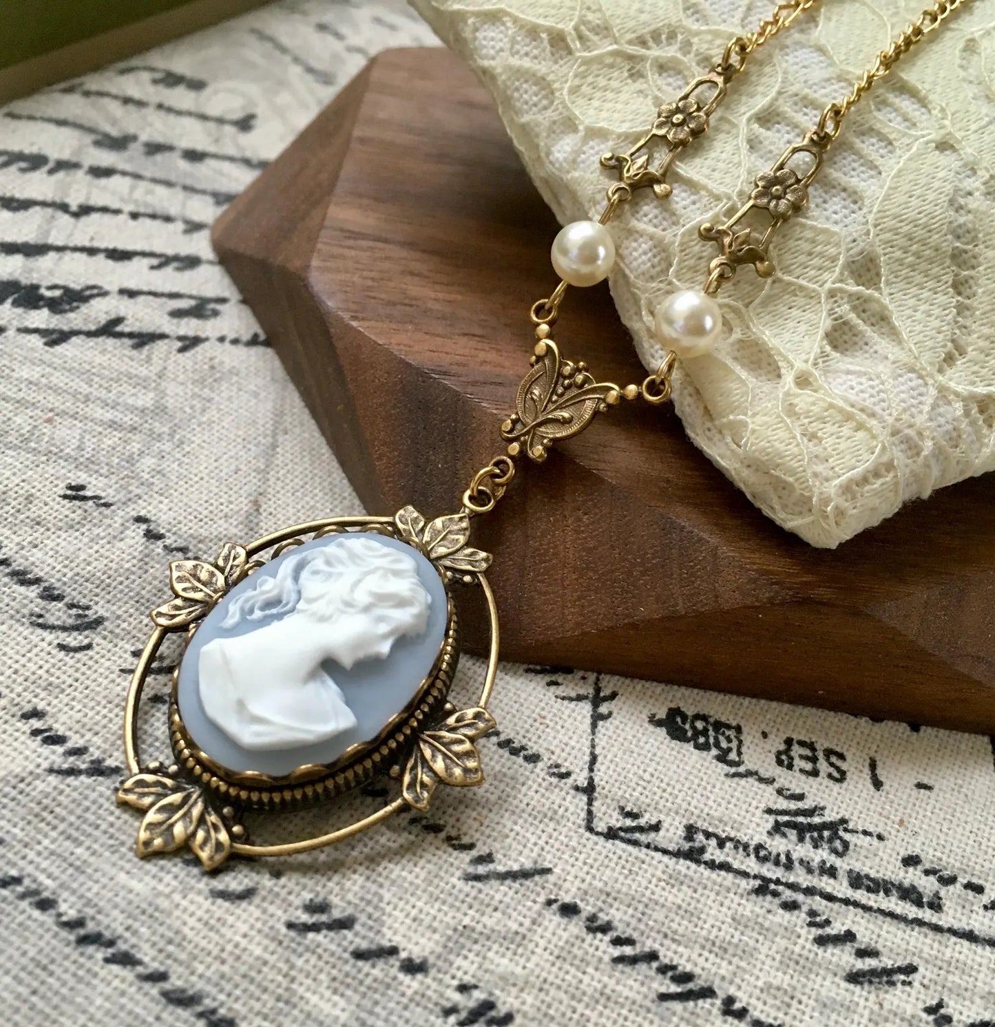 Collana Vampire Katherine Pierce Cameo Azzurro Design #3