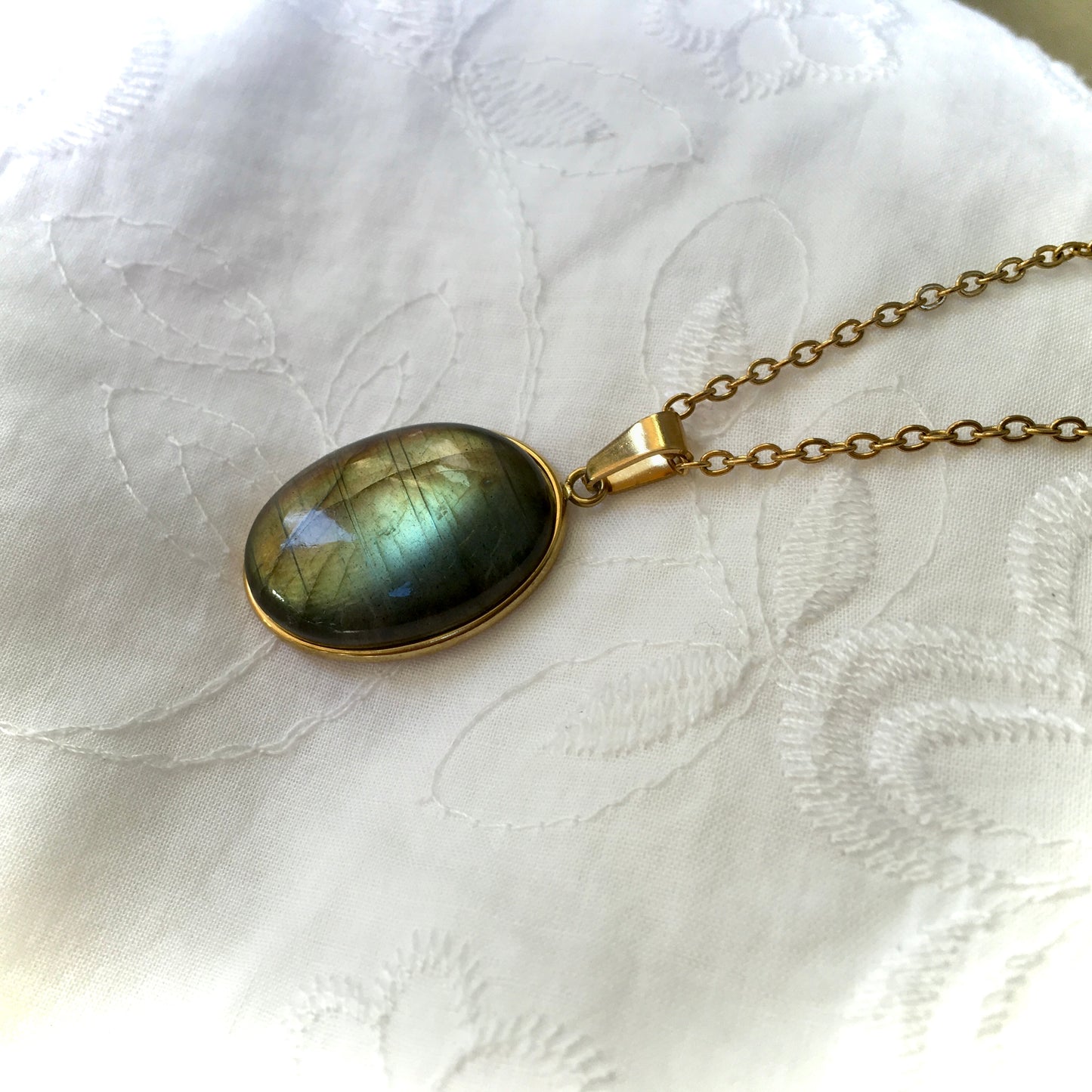 Collana Labradorite Naturale Cabochon Ovale - Acciaio Inossidabile Oro 18k - Pendente Pietra Semipreziosa - Incisione Personalizzata