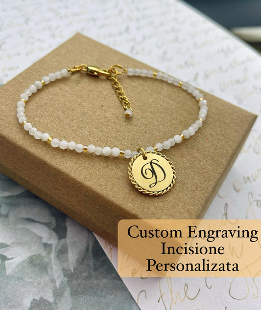 Bracciale perle Pietra di Luna naturali e perline Miyuki Gold - Ciondolo Rotondo Acciaio Dorato 18k Intrecciato - Incisione Personalizzata