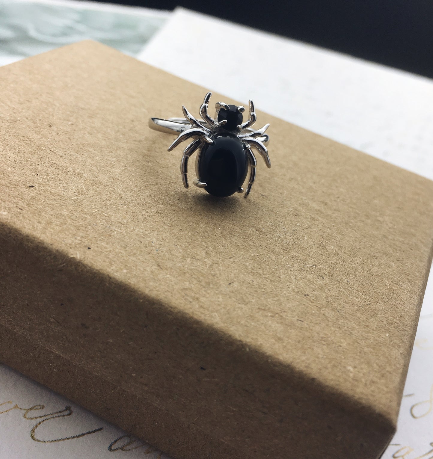 Anello "Dark Spider" - Ragno - Stile Gotico in Argento Sterling 925 con cabochon in Onice Nera naturale e cristallo