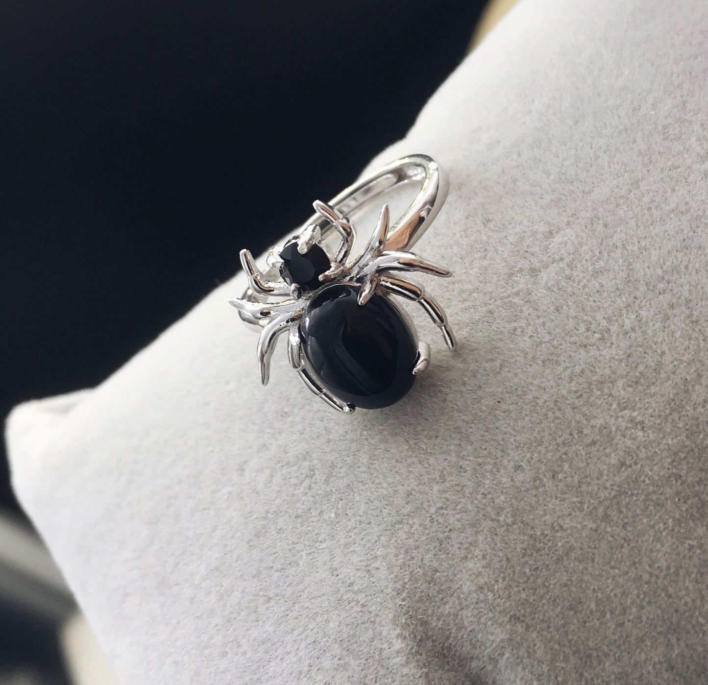 Anello "Dark Spider" - Ragno - Stile Gotico in Argento Sterling 925 con cabochon in Onice Nera naturale e cristallo
