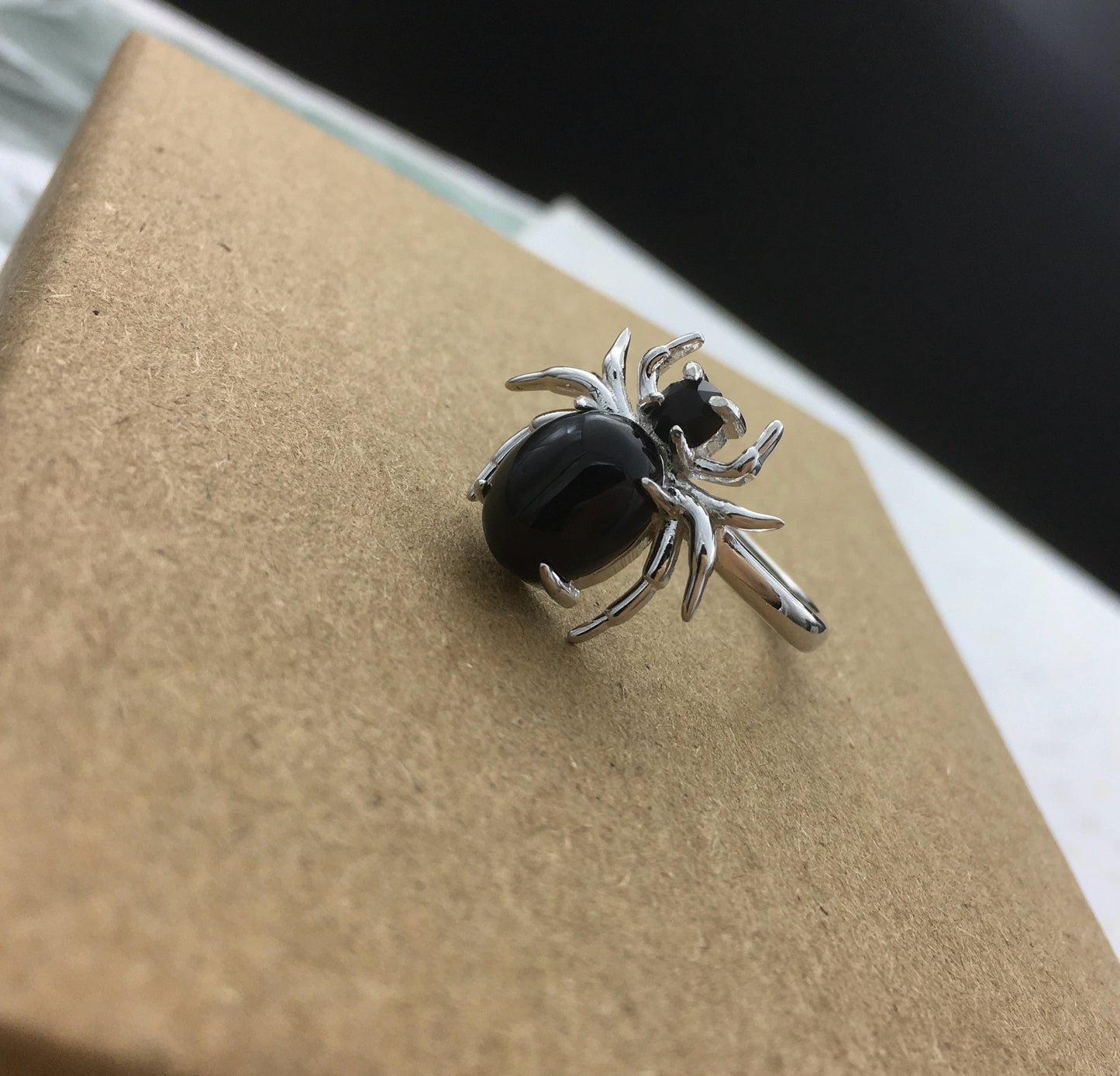Anello "Dark Spider" - Ragno - Stile Gotico in Argento Sterling 925 con cabochon in Onice Nera naturale e cristallo