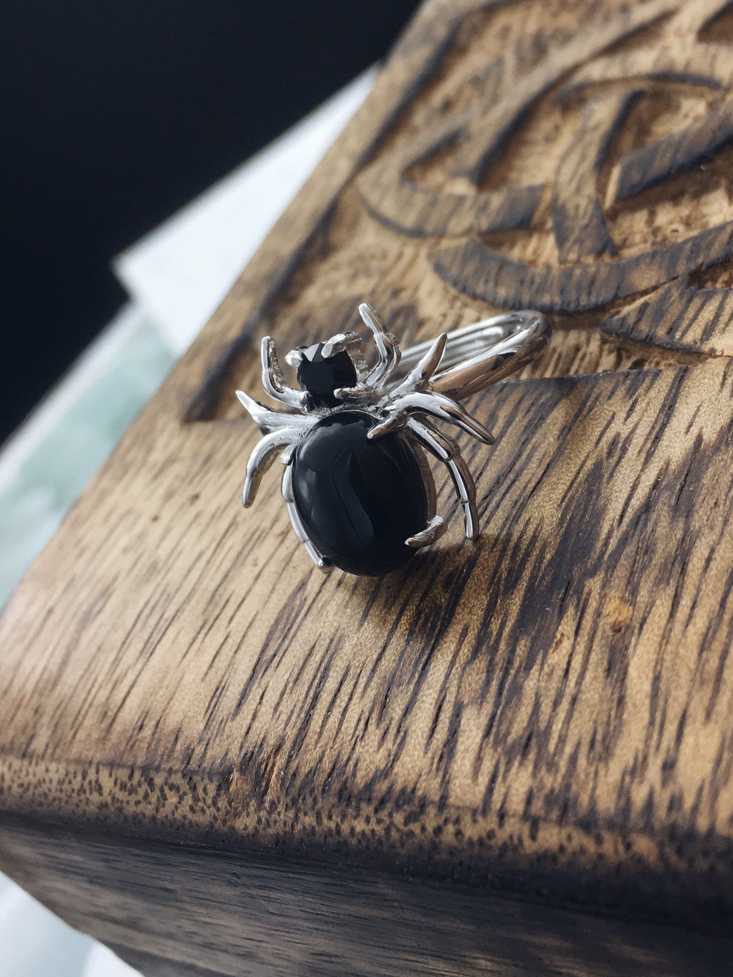 Anello "Dark Spider" - Ragno - Stile Gotico in Argento Sterling 925 con cabochon in Onice Nera naturale e cristallo