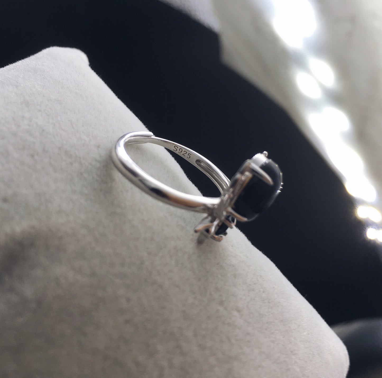 Anello "Dark Spider" - Ragno - Stile Gotico in Argento Sterling 925 con cabochon in Onice Nera naturale e cristallo