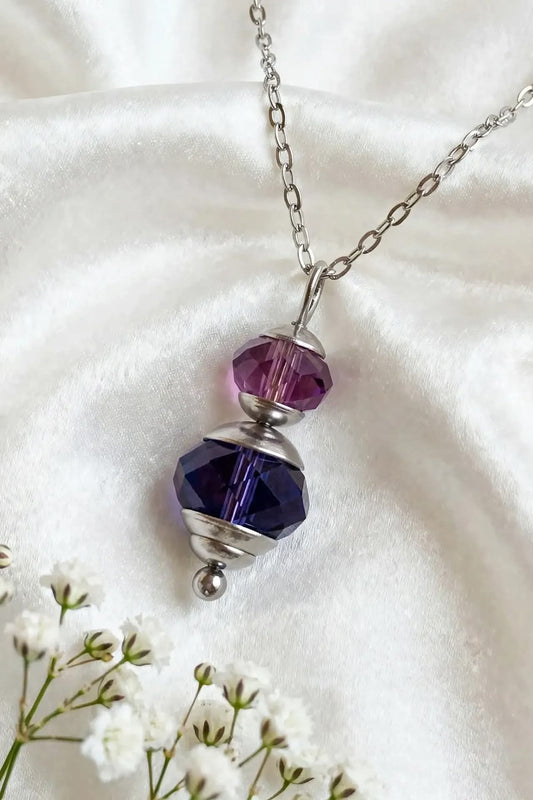 Collana Sophie Bridgerton - Edwardian Regency Style - Delicato Ciondolo con Perline in Cristallo Swarovski Viola e Acciaio Inossidabile - Lady in Silver