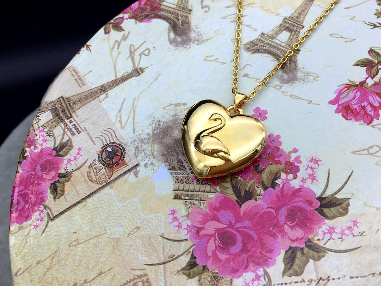 Princess Odette Necklace Openable Heart Pendant Swan The Spell of the Lake Locket Photo Frame B- GRADE