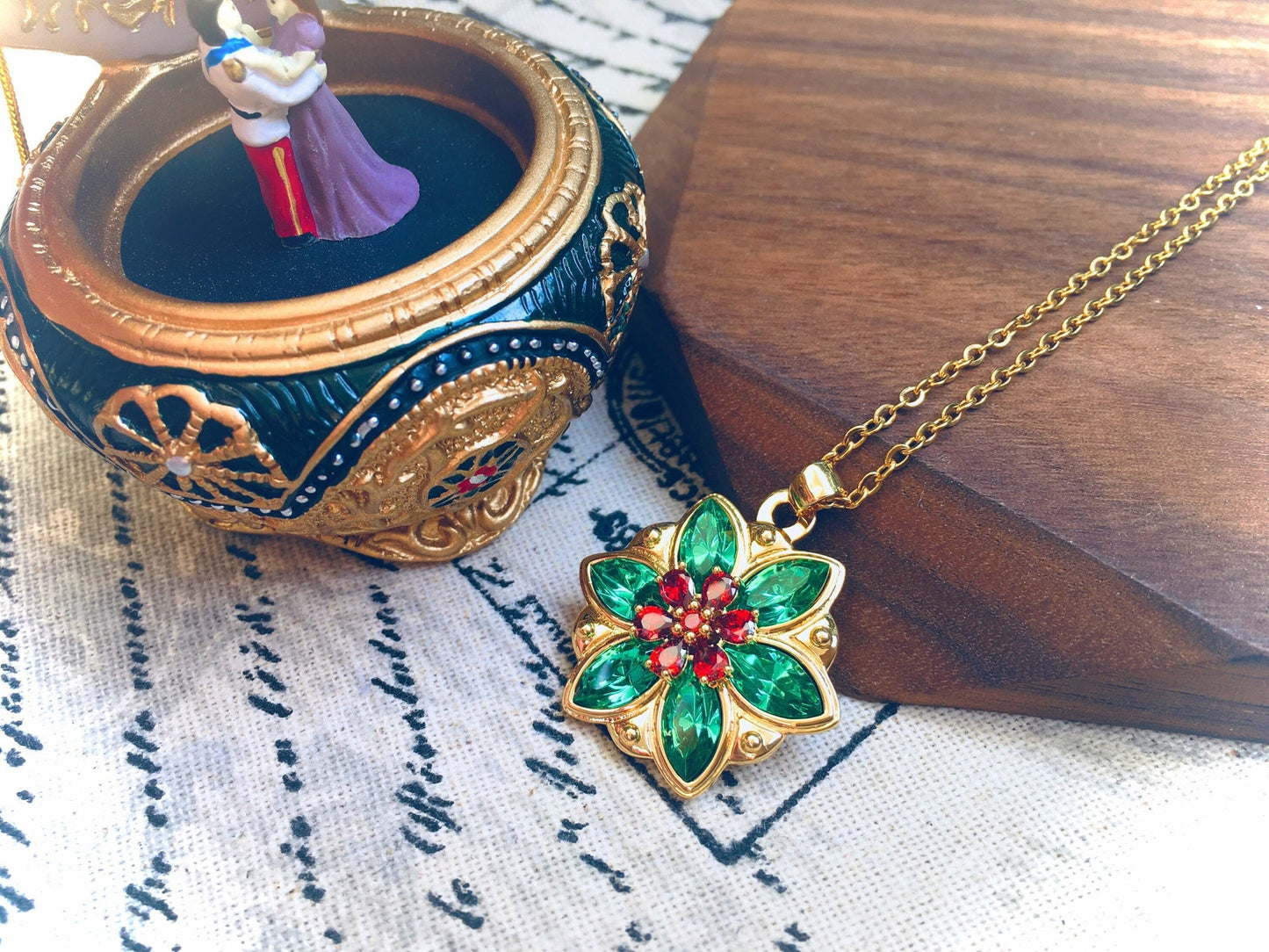 Anastasia Necklace "Together in Paris" - Together in Paris - Light Emerald Crystals - Light Emerald