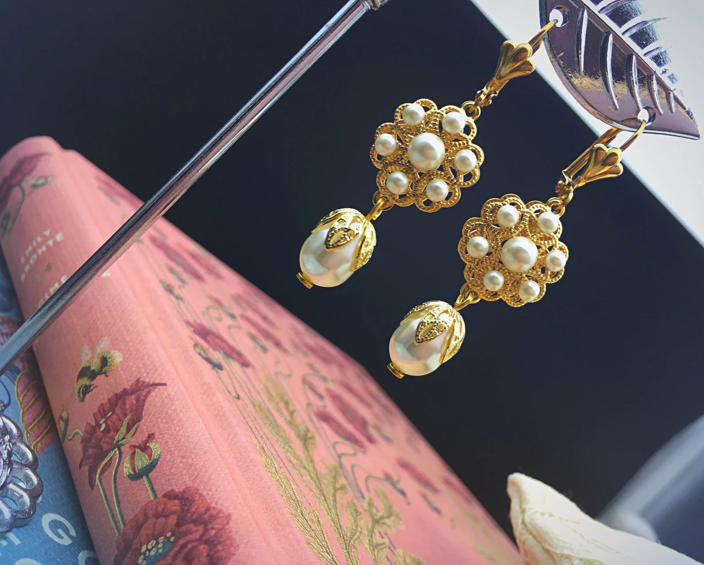 Orecchini Fiore Filigrana e Perle "Katherine Pierce 1864" Vampire