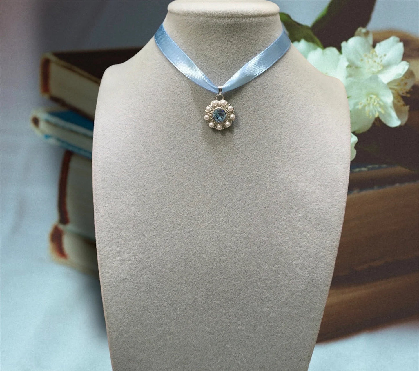 Daphne Bridgerton Choker Collarino Vintage in Raso Azzurro - Edwardian Regency Style - Cristallo Aquamarina e Perle