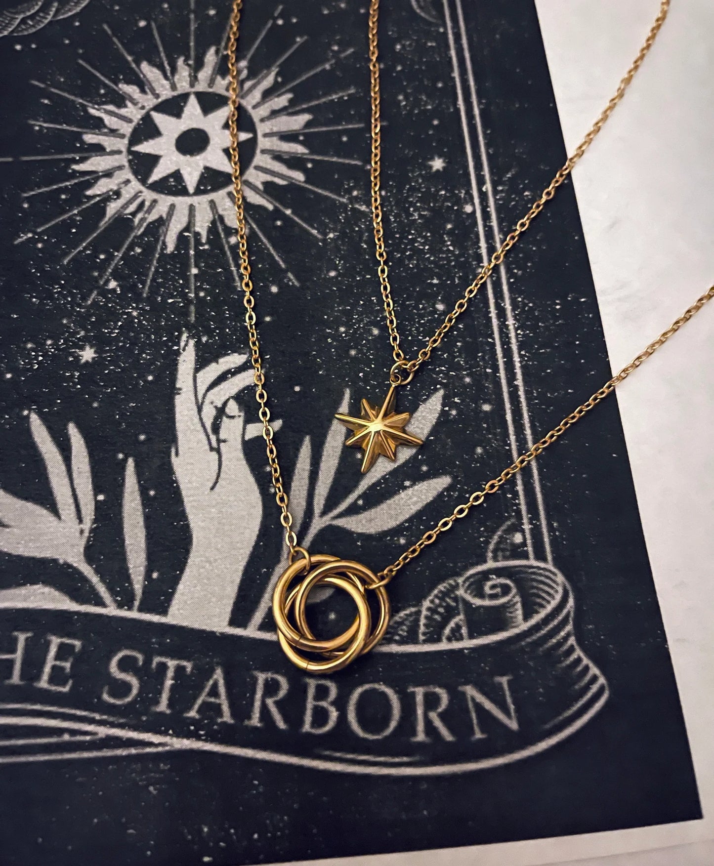 Bryce Starborn Set: Collana Amuleto Archesiano Tre Cerchi Intrecciati + Collana Stella del Nord