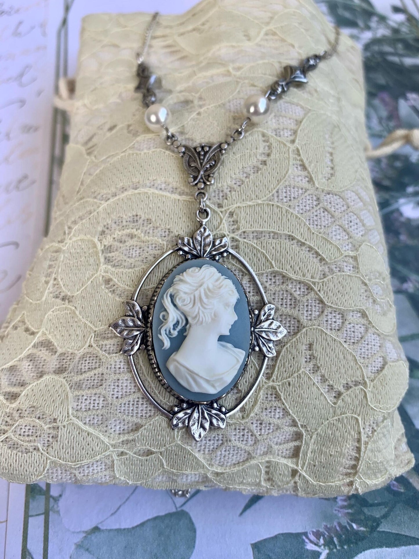 Collana Vampire Katherine Pierce Cameo Azzurro - Versione Argento