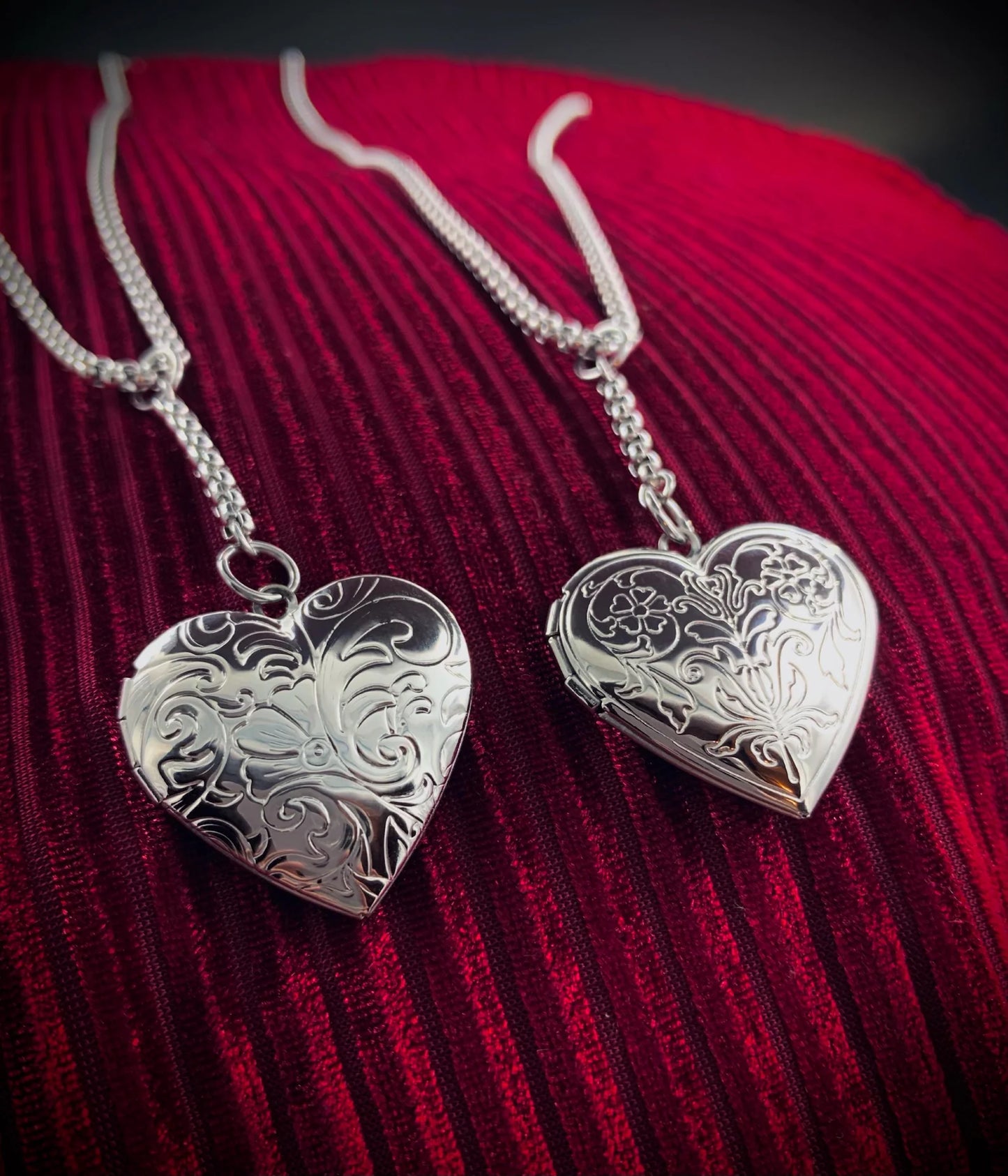 Collana Ellen Medaglione Cuore Nosferatu - Ciondolo Portafoto Locket Gotico - Acciaio Inossidabile - Incisione Gratuita