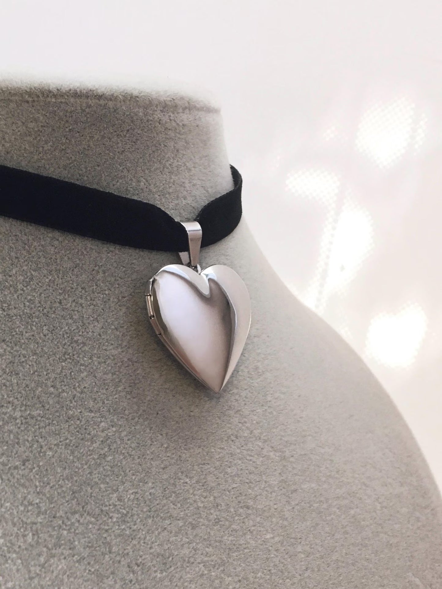 Collana Collarino Velluto Medaglione Cuore - Ciondolo Portafoto Locket Choker - Acciaio Inossidabile - Incisione Personalizzata