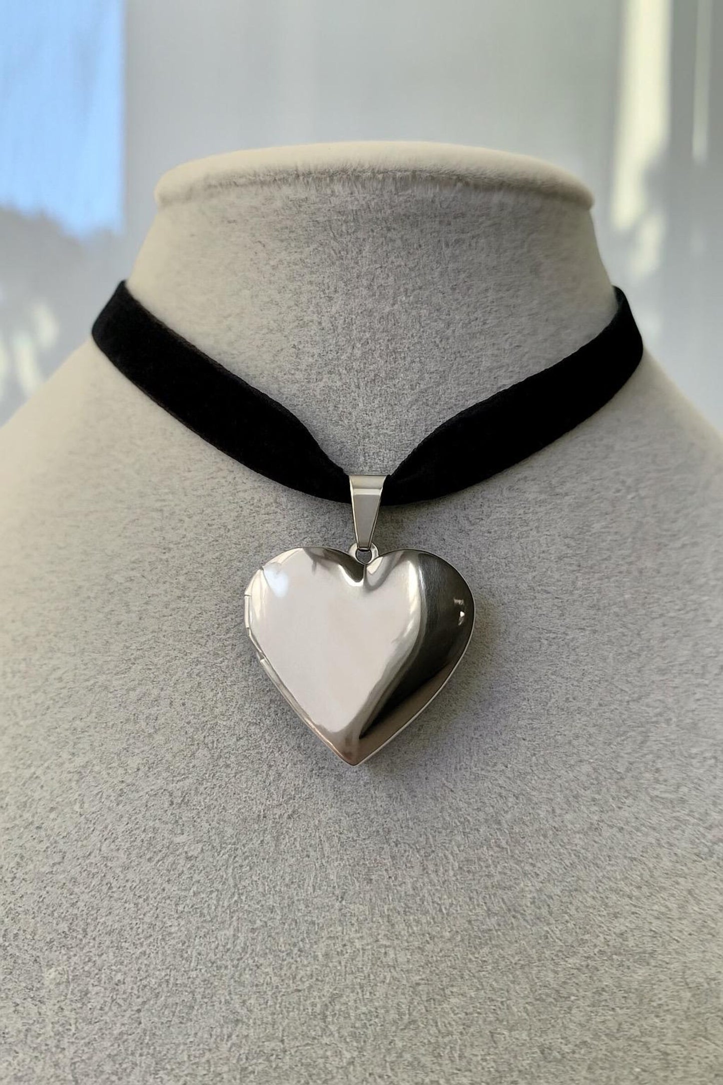 Collana Collarino Velluto Medaglione Cuore - Ciondolo Portafoto Locket Choker - Acciaio Inossidabile - Incisione Personalizzata