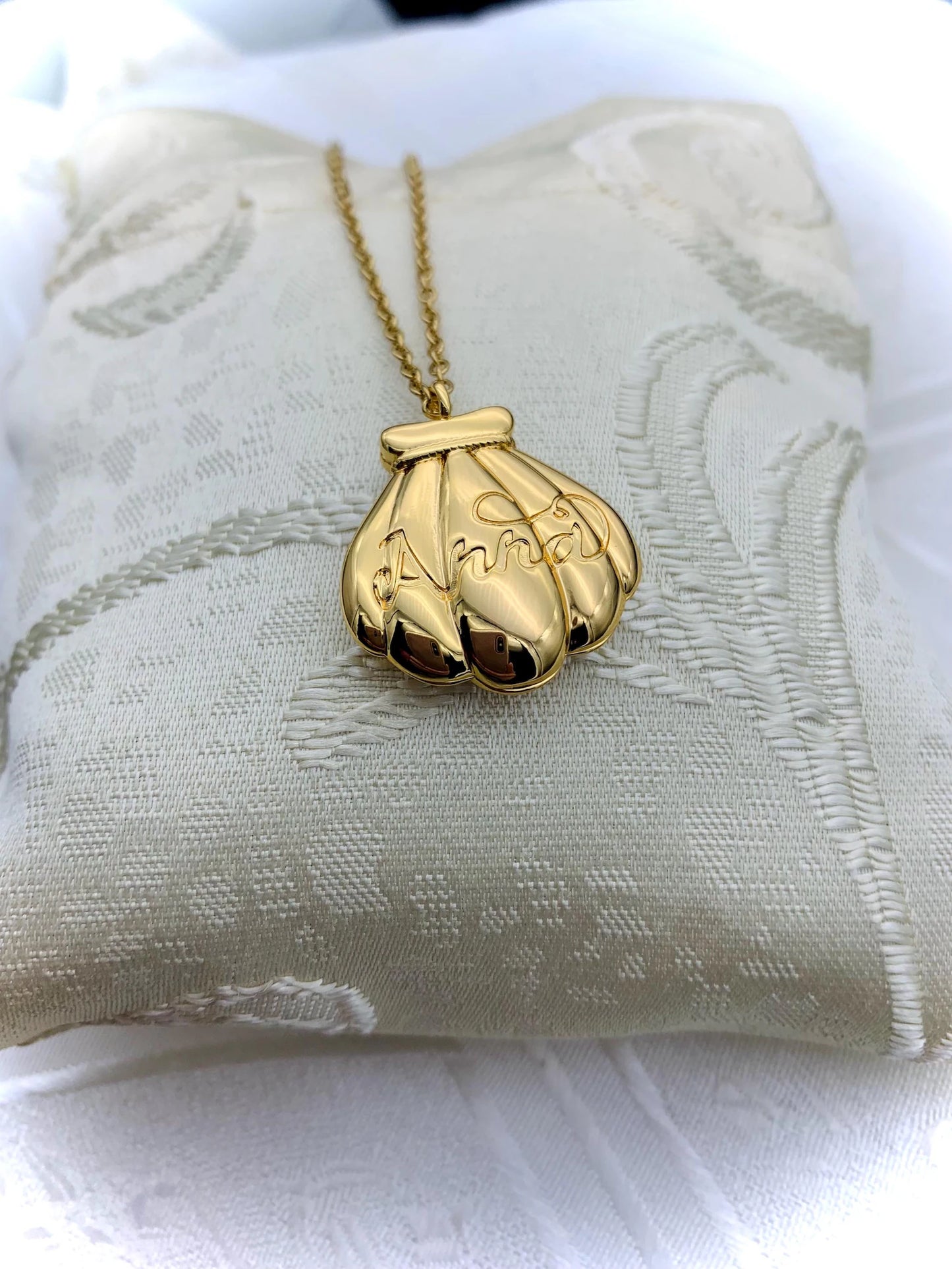 Collana Nome "Anna" Ciondolo Conchiglia Sirena Locket Apribile Medaglione Placcato Oro 20k