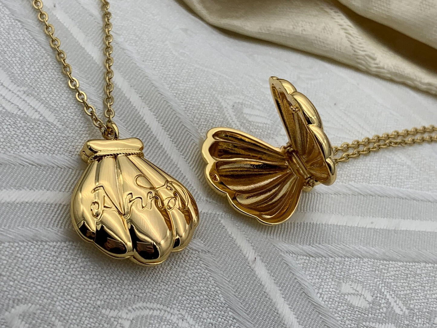 Collana Nome "Anna" Ciondolo Conchiglia Sirena Locket Apribile Medaglione Placcato Oro 20k