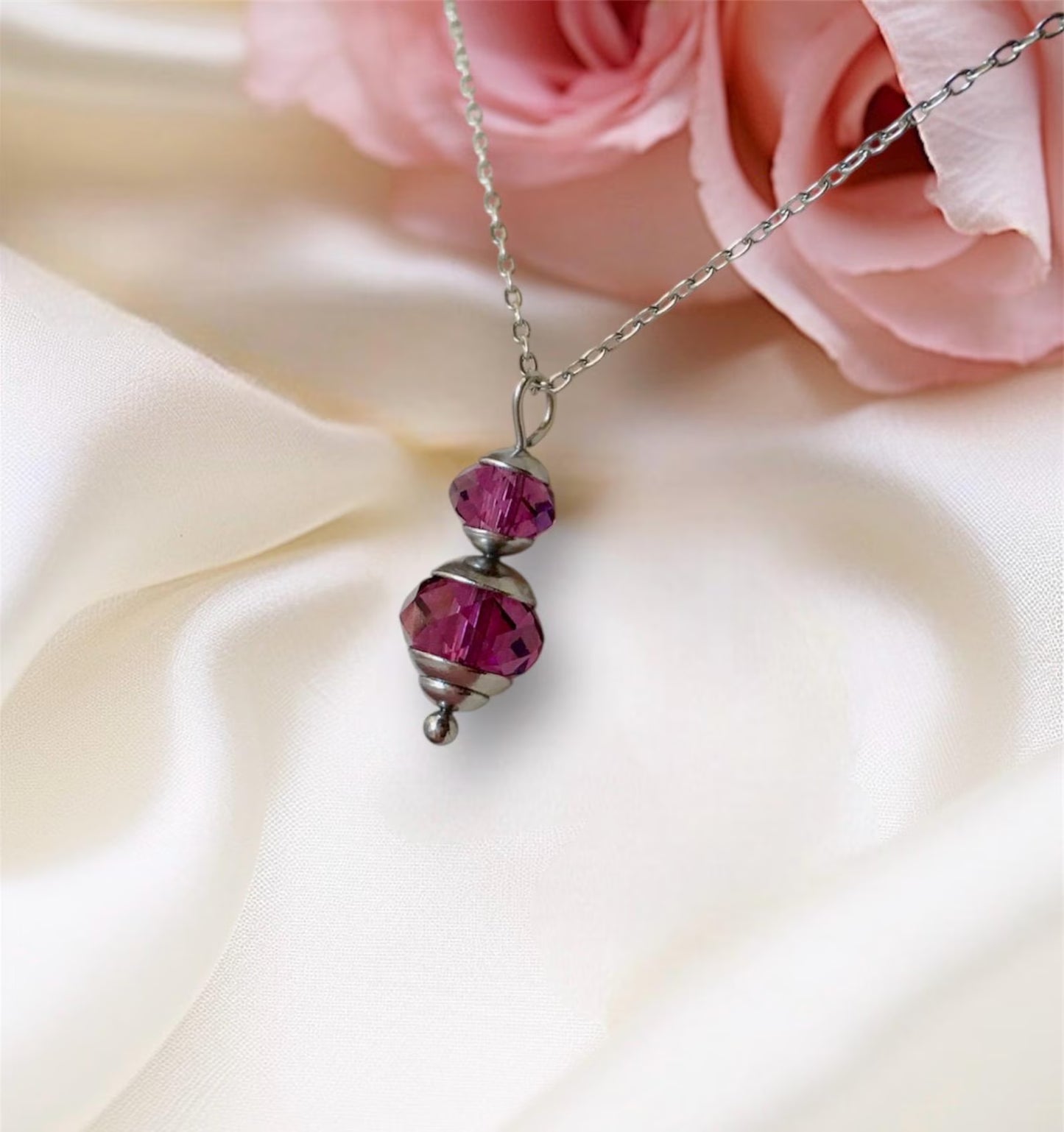 Collana Sophie Bridgerton - Edwardian Regency Style - Delicato Ciondolo con Perline in Cristallo Swarovski Viola e Acciaio Inossidabile - Lady in Silver